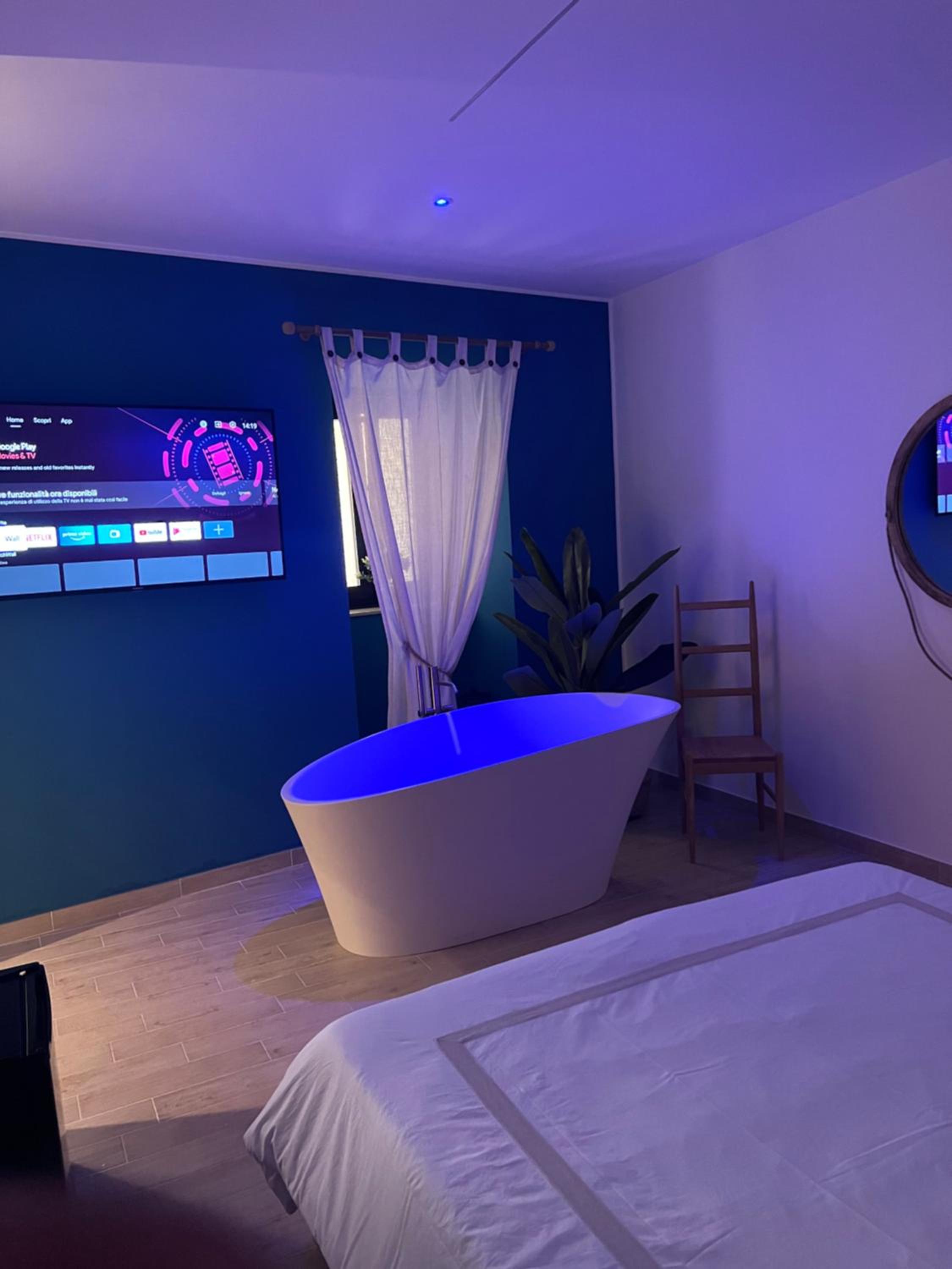 Suite - Photo 2