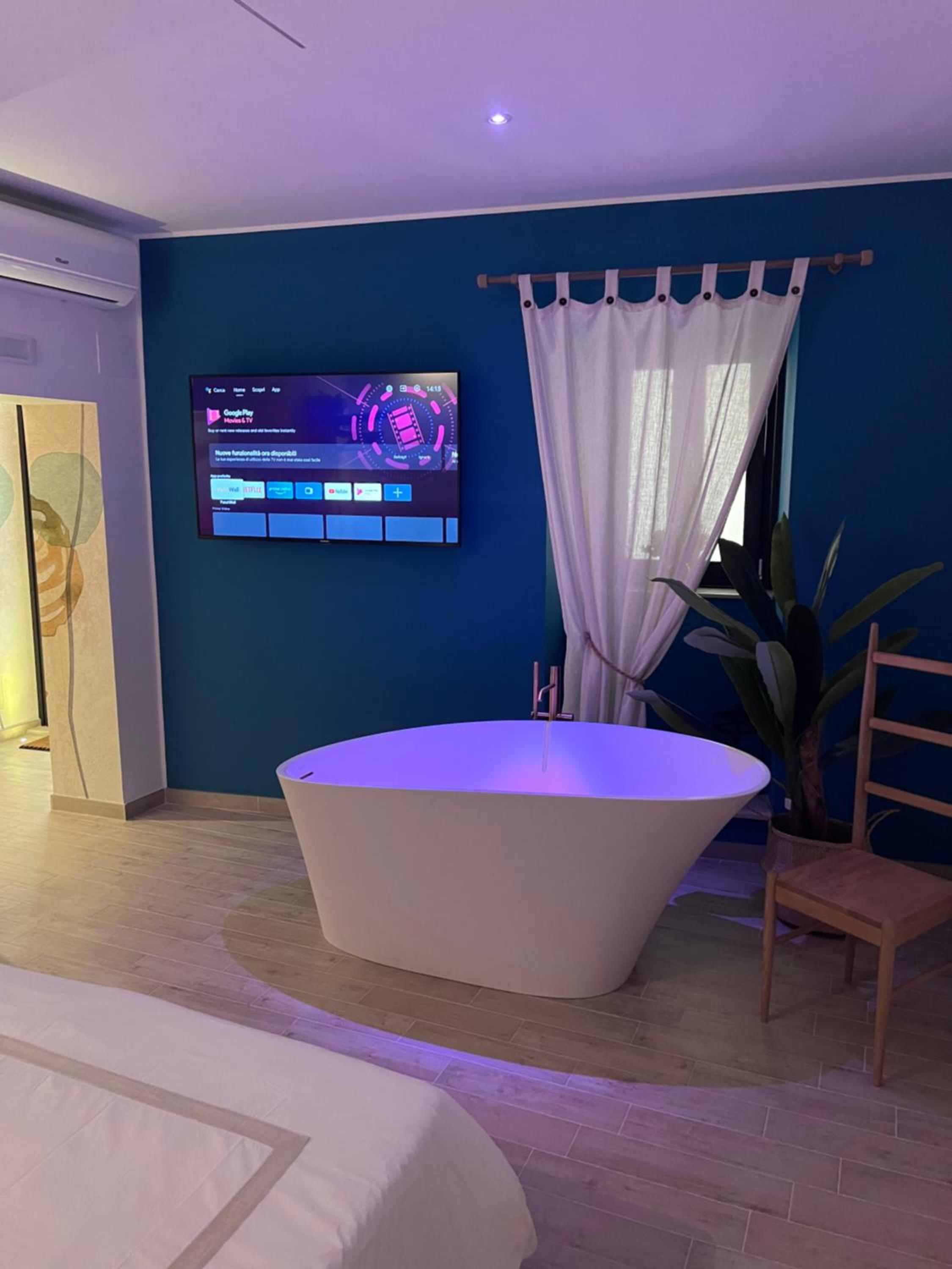 Suite - Photo 5