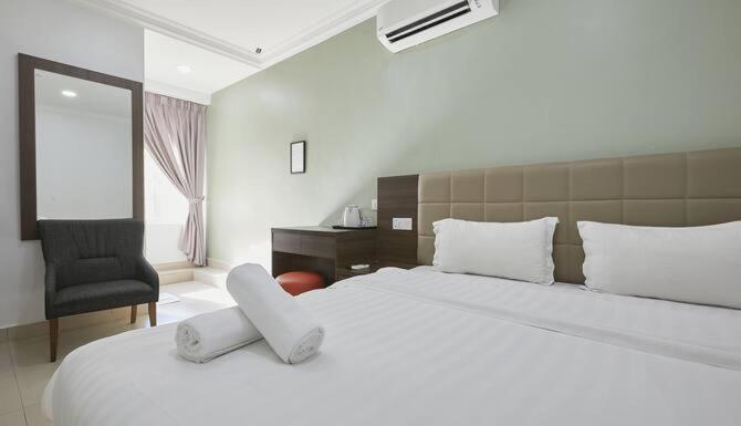 Standard King Room photo 1