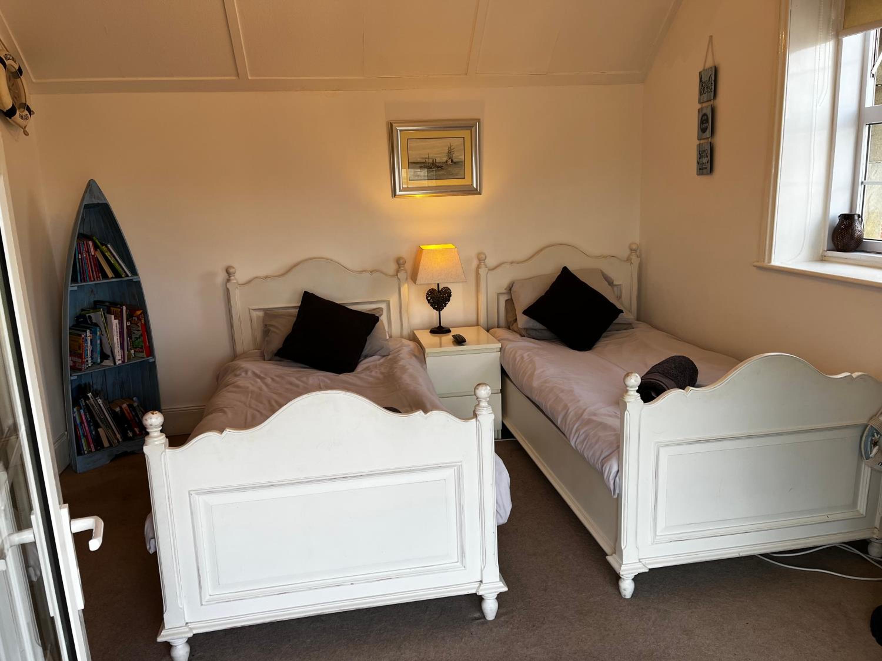 Deluxe Twin Room - Photo 6