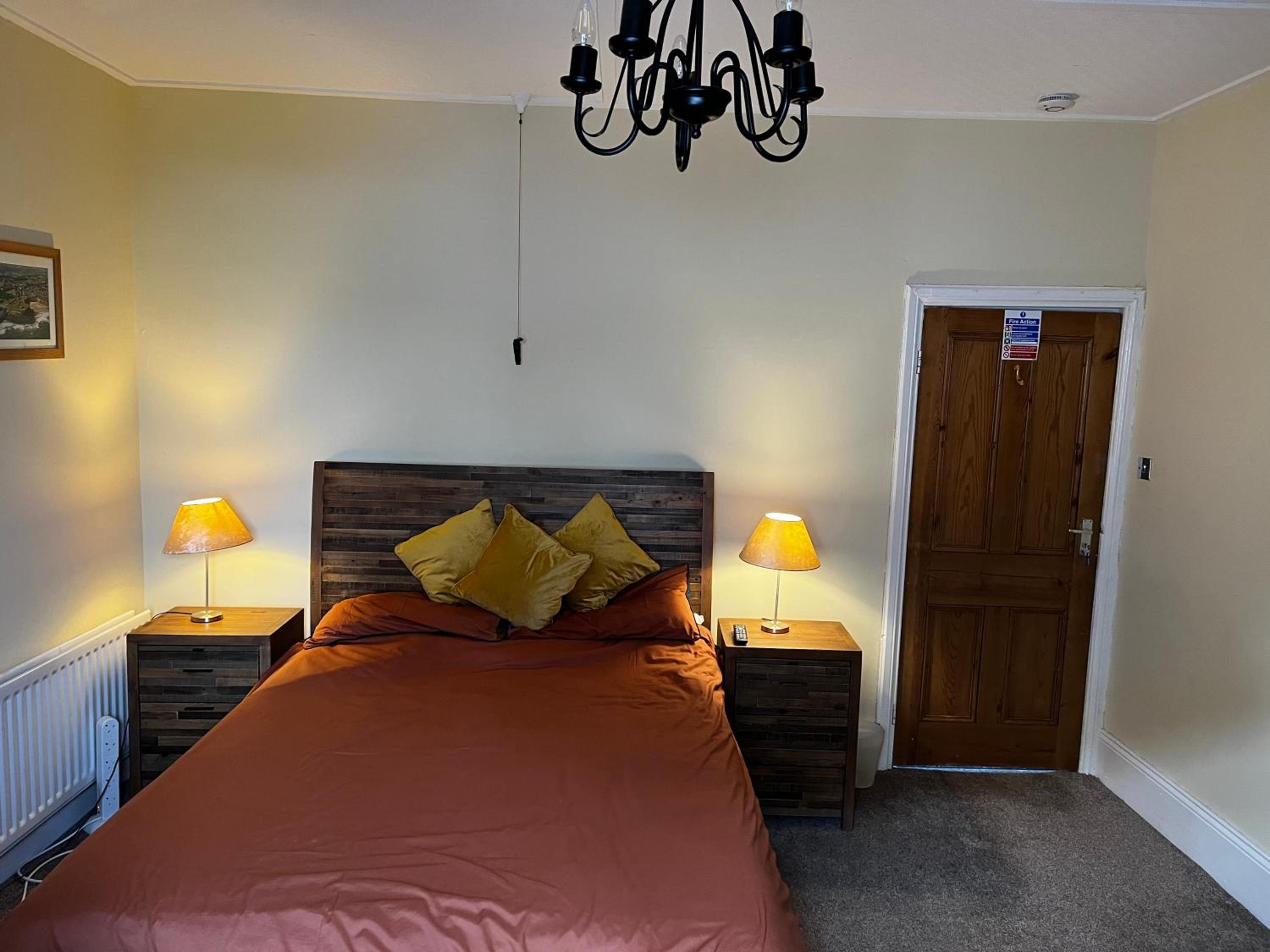 Deluxe King Room - Photo 10