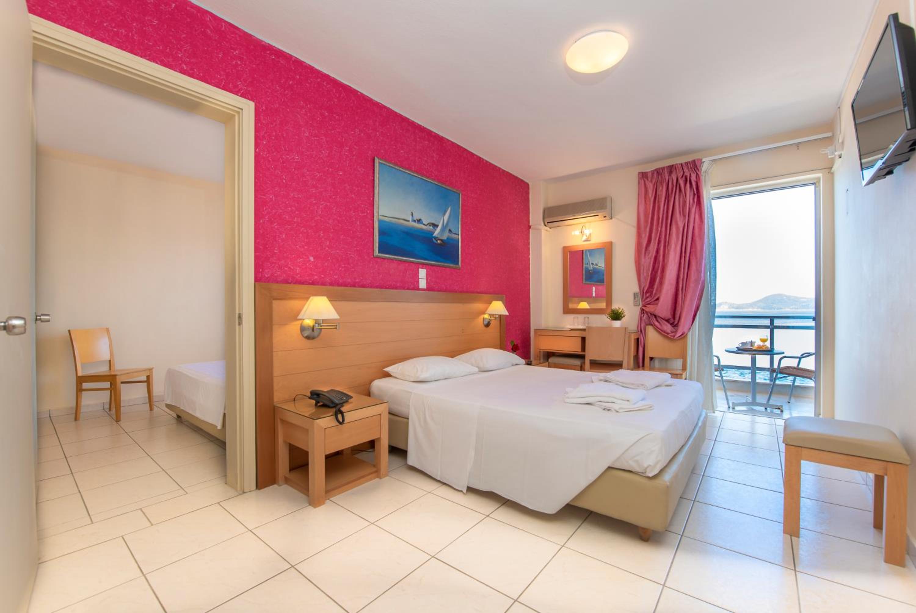 Classic Quadruple Room photo 2