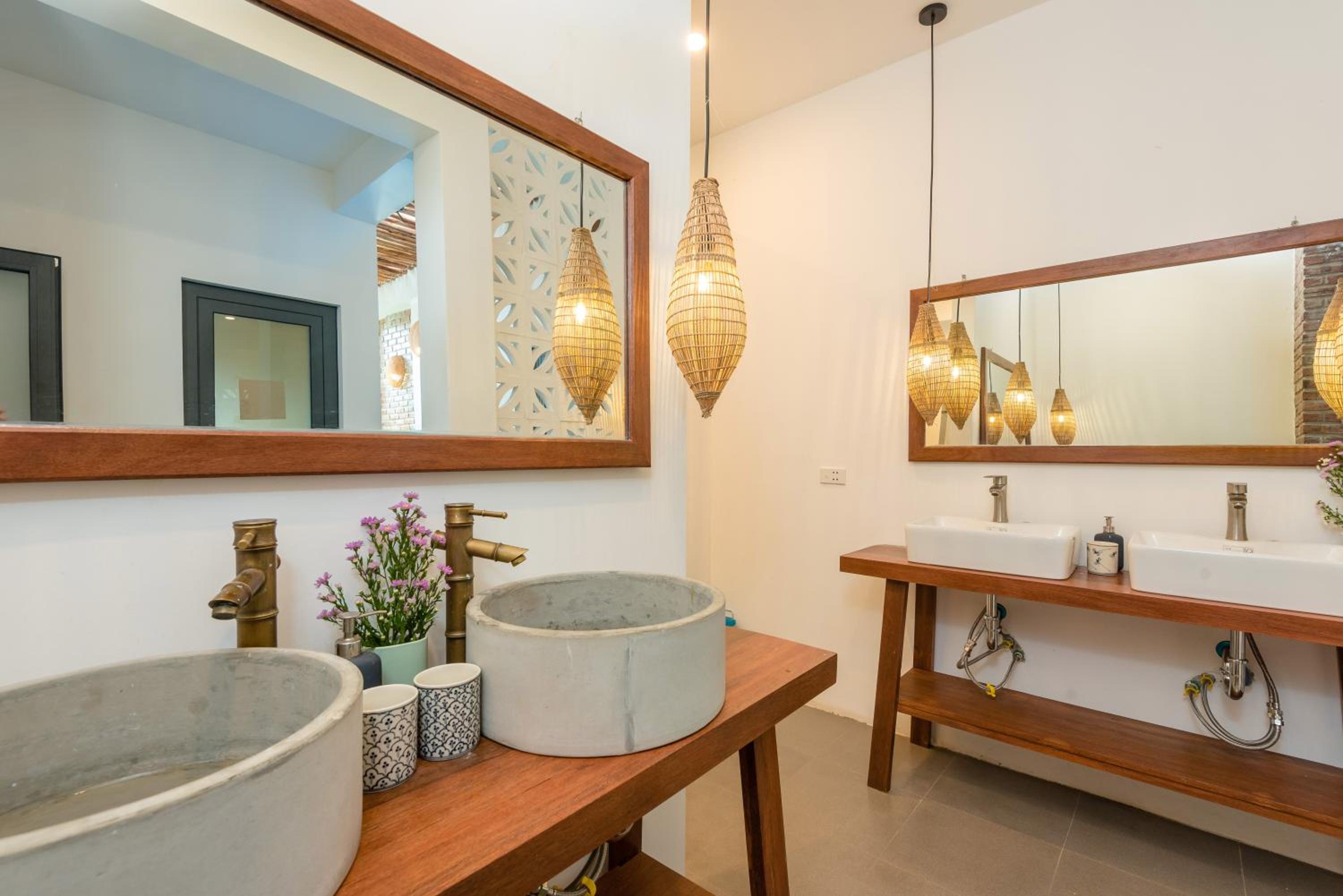 Double or Twin Room with Shared Bathroom photo 2
