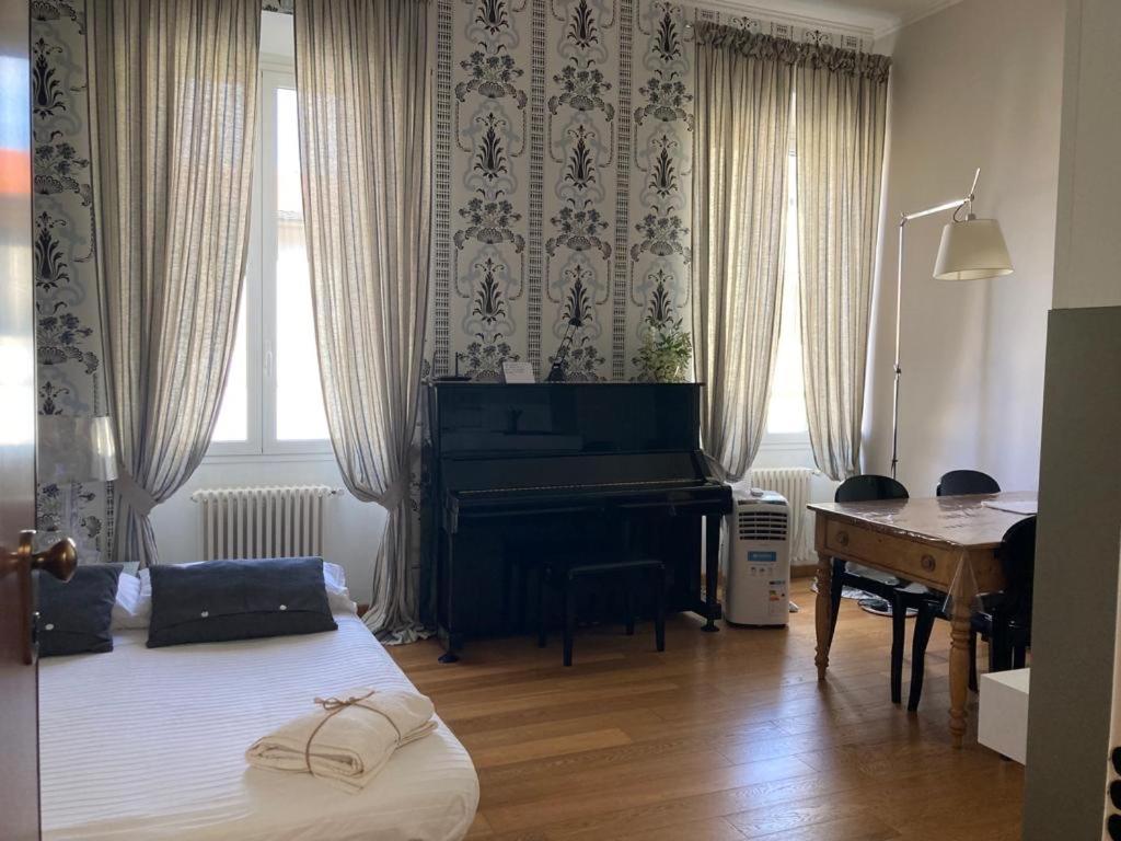 One-Bedroom Apartment photo 3