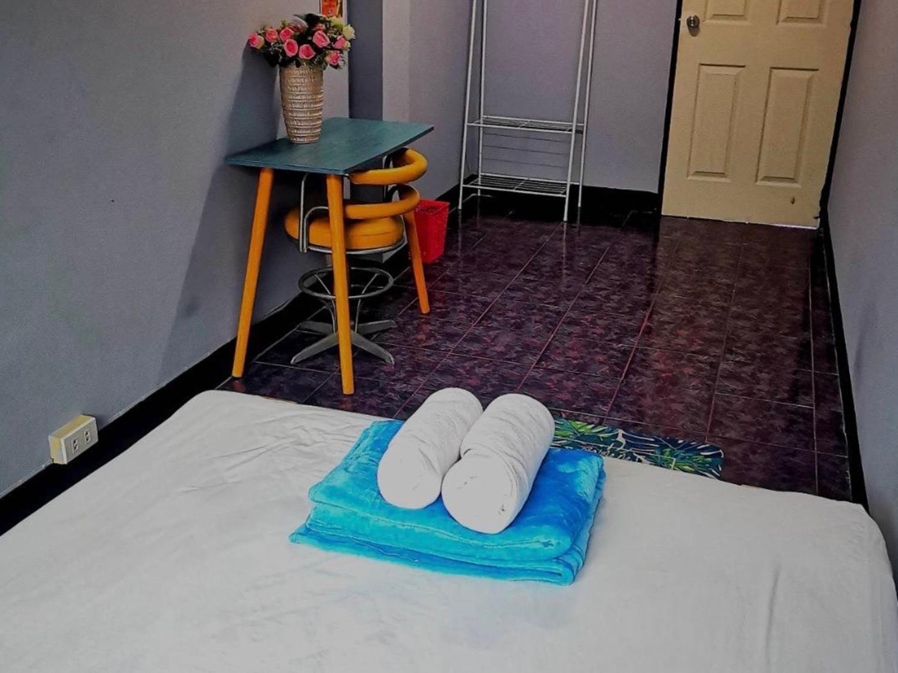 Standard Double Room with Fan - Photo 4