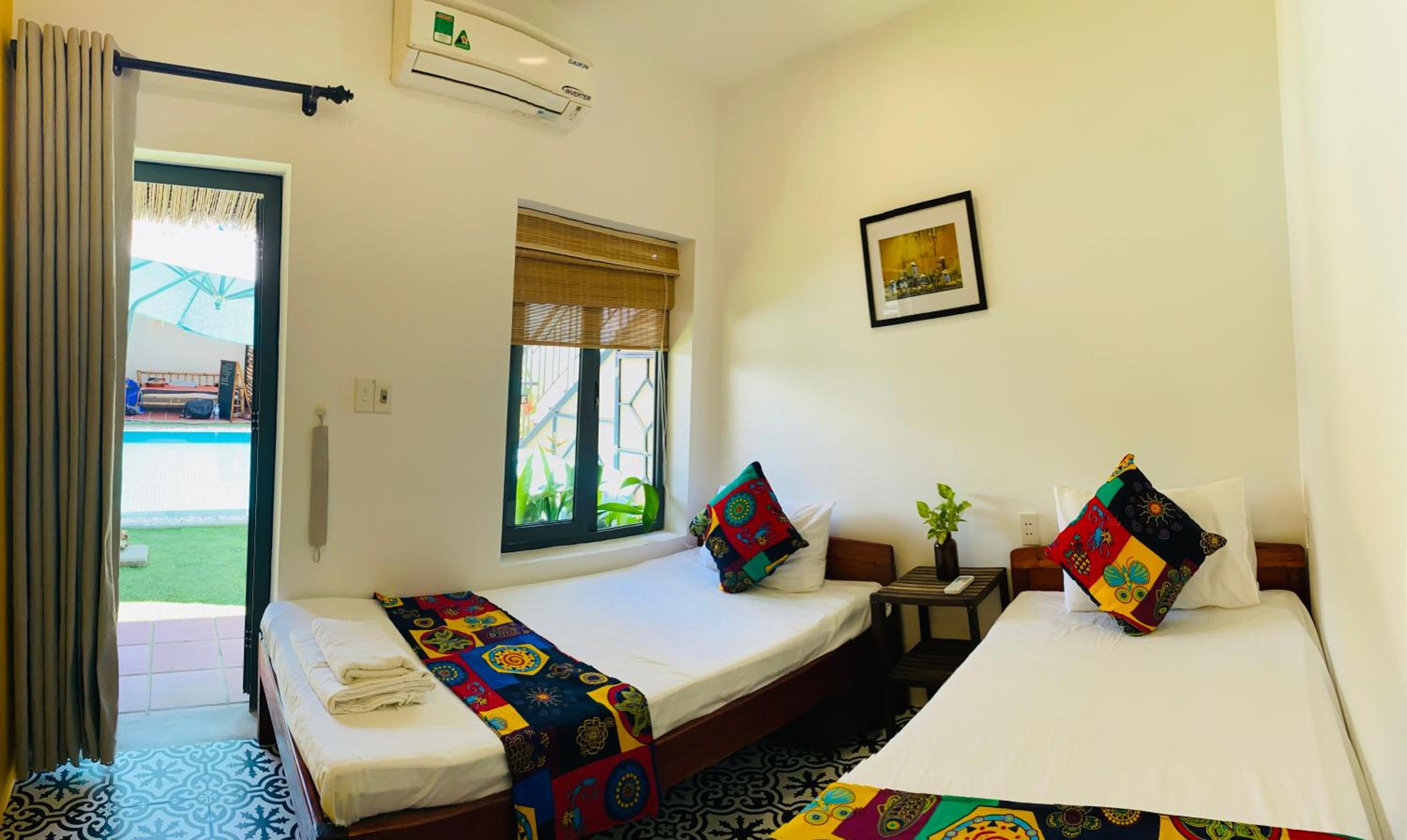 Double or Twin Room with Shared Bathroom photo 1