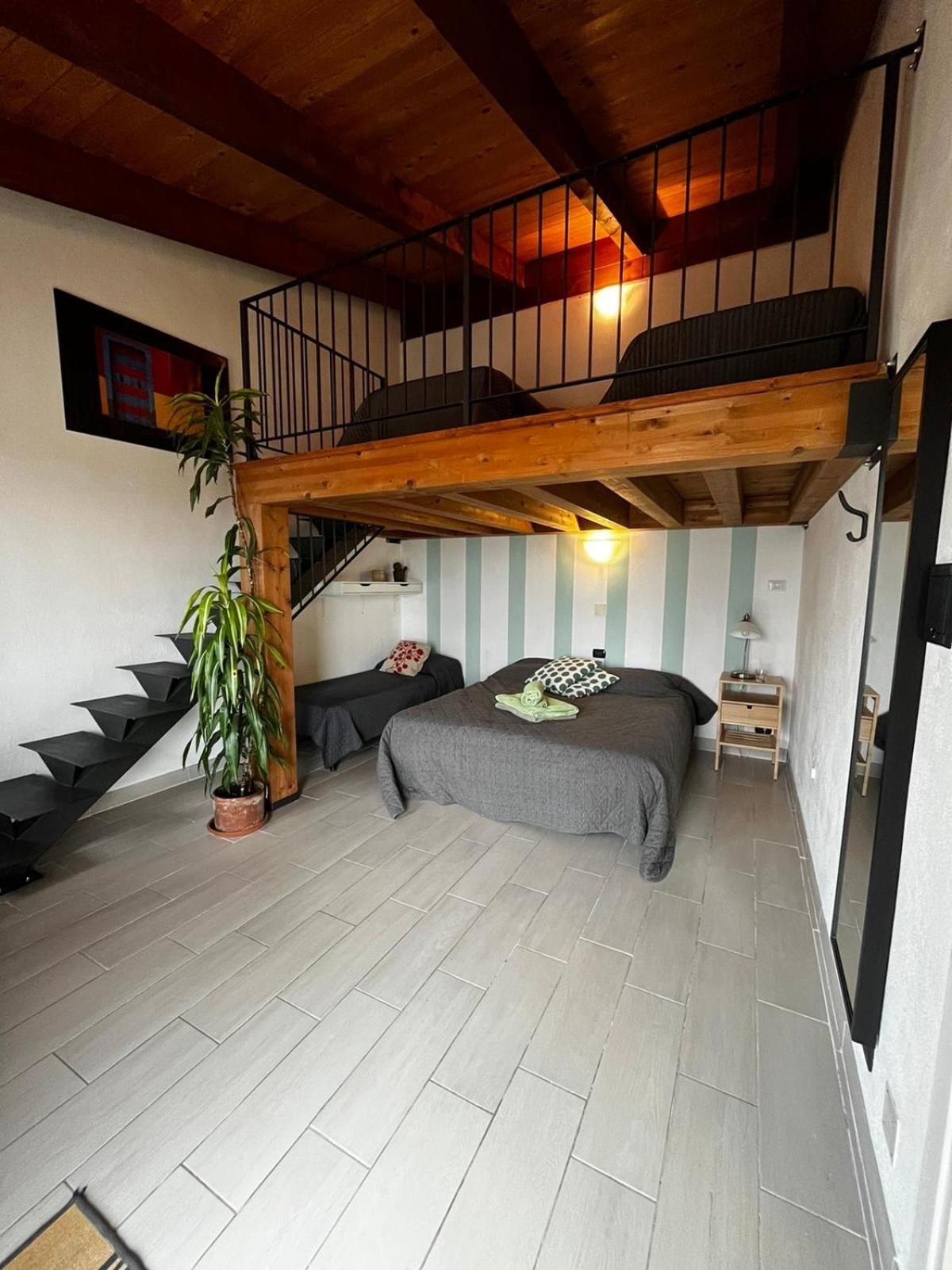Family Room - Photo 2