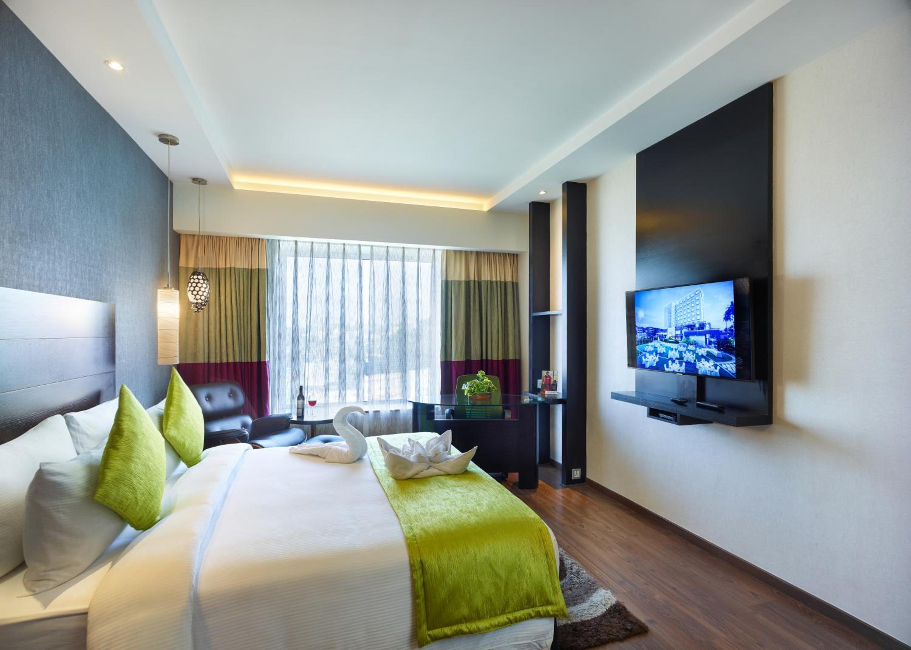 Suite with Garden View with 10% discount on In room dining & Happy hours from 6.30 PM to 8 PM. photo