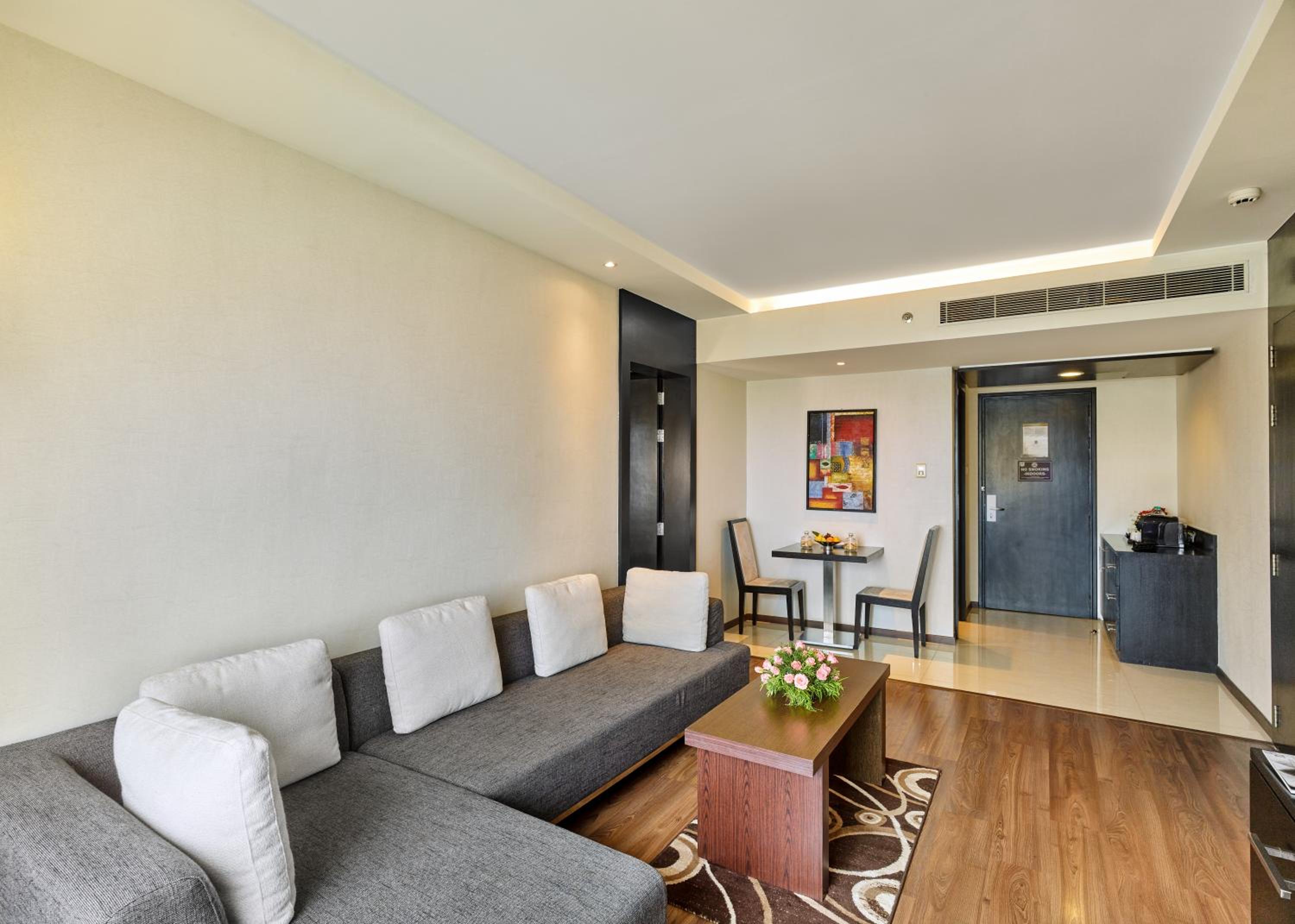 Suite with Garden View with 10% discount on In room dining & Happy hours from 6.30 PM to 8 PM. photo