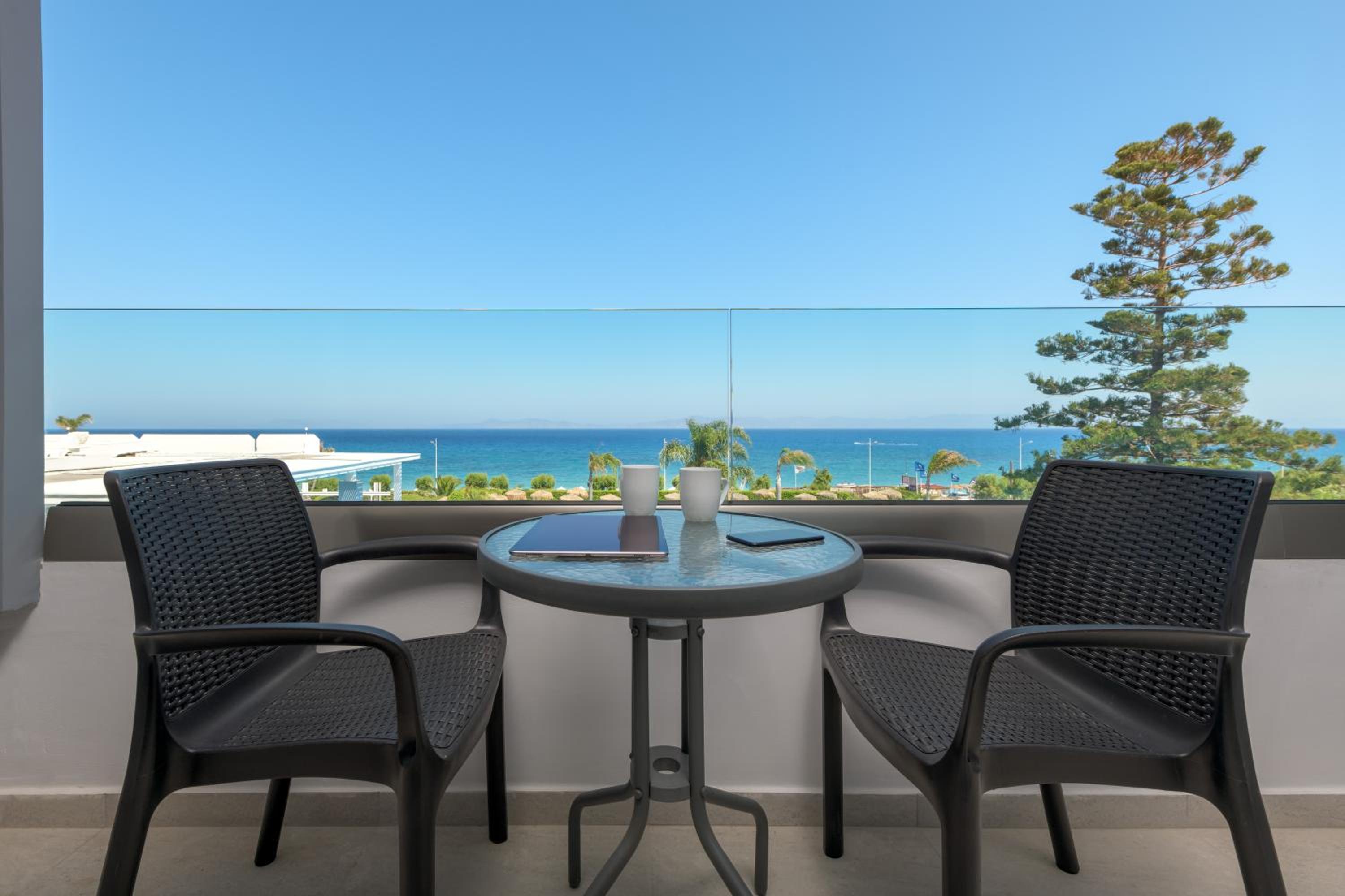 Superior Twin Room with Sea View thumbnail 6