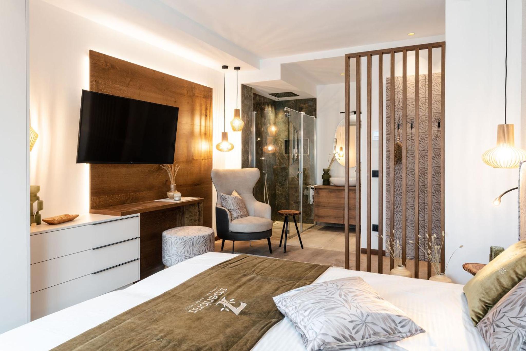 Deluxe Apartment with Jacuzzi and Lake View