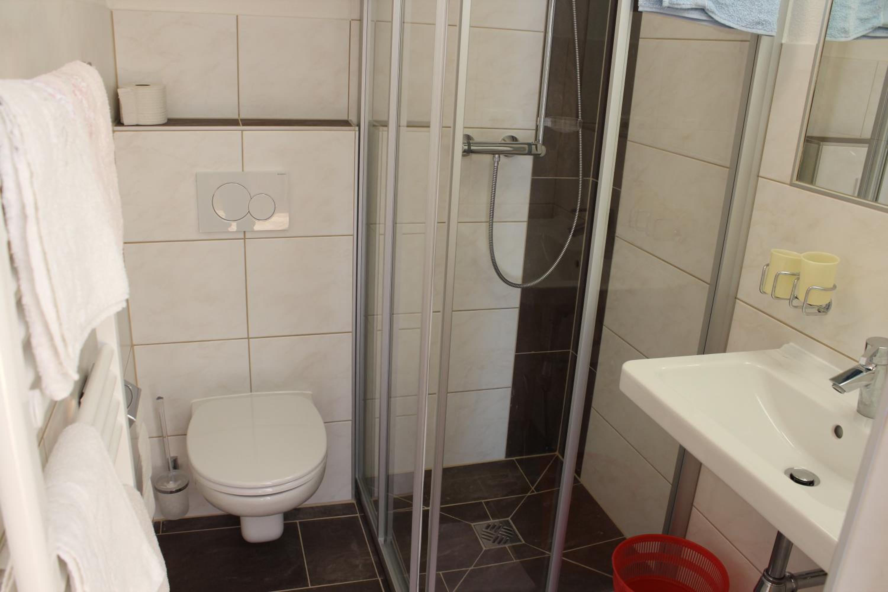 One-Bedroom Apartment - Photo 2
