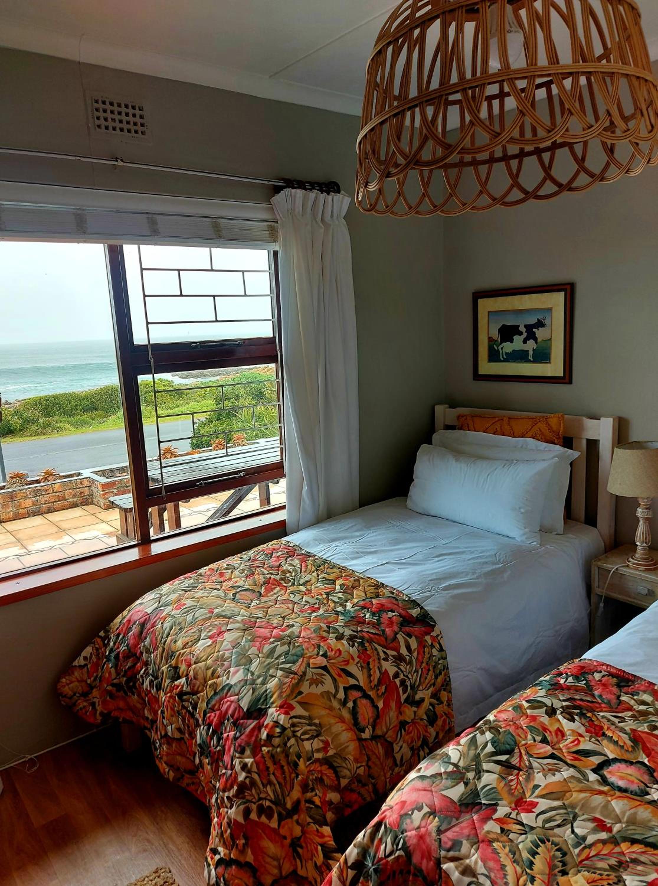 Three-Bedroom House - Sea Front - Photo 5