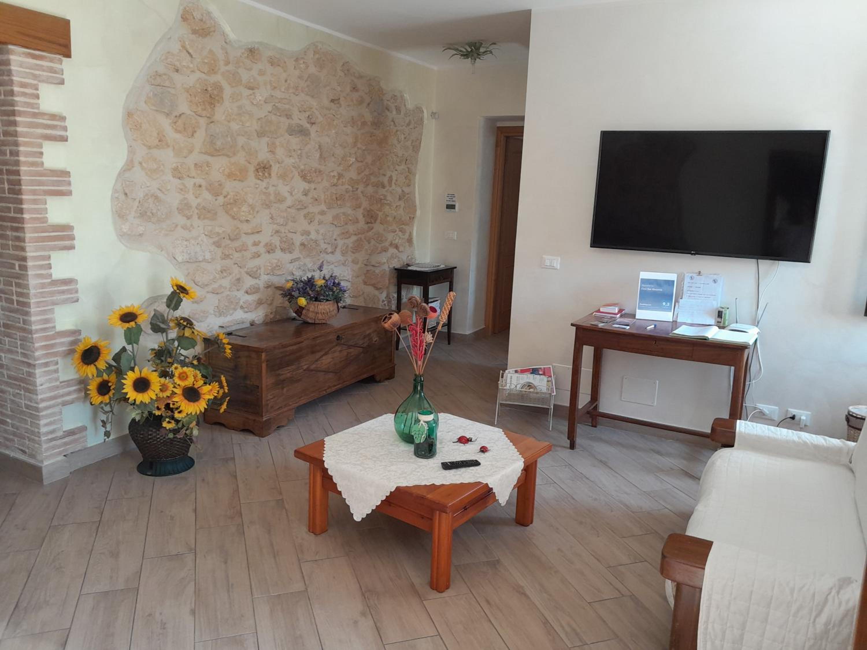 Double or Twin Room with Private Bathroom - Photo 40
