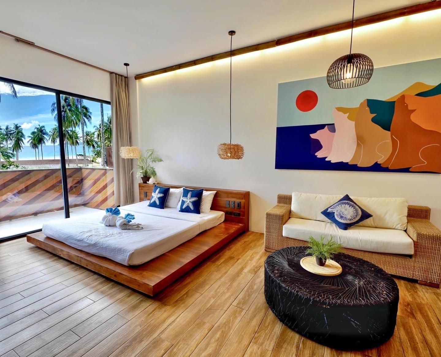 Deluxe King Bed with Balcony and Ocean View - Photo 12