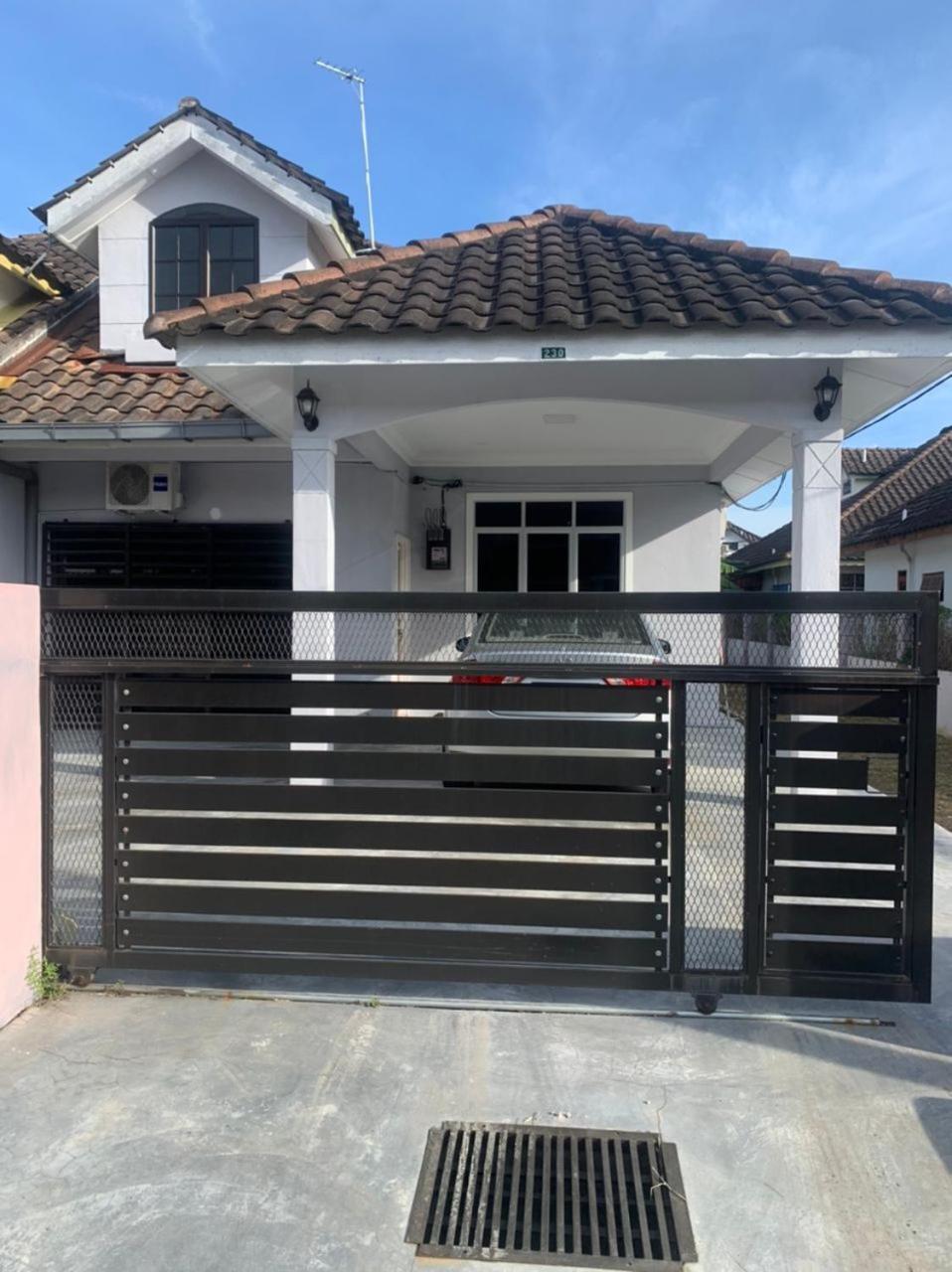 Three-Bedroom House photo 1