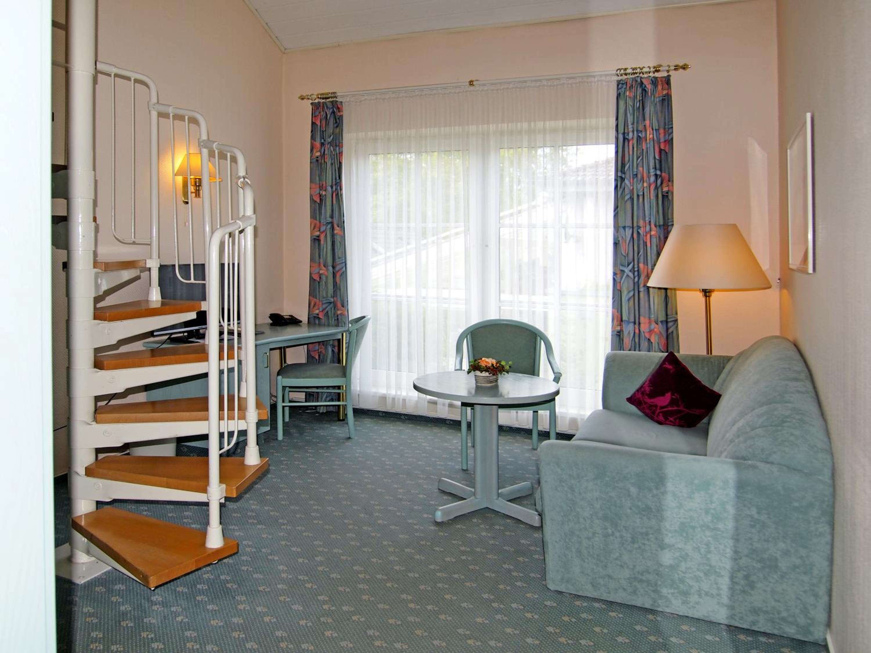 Apartment - Split Level - Photo 4