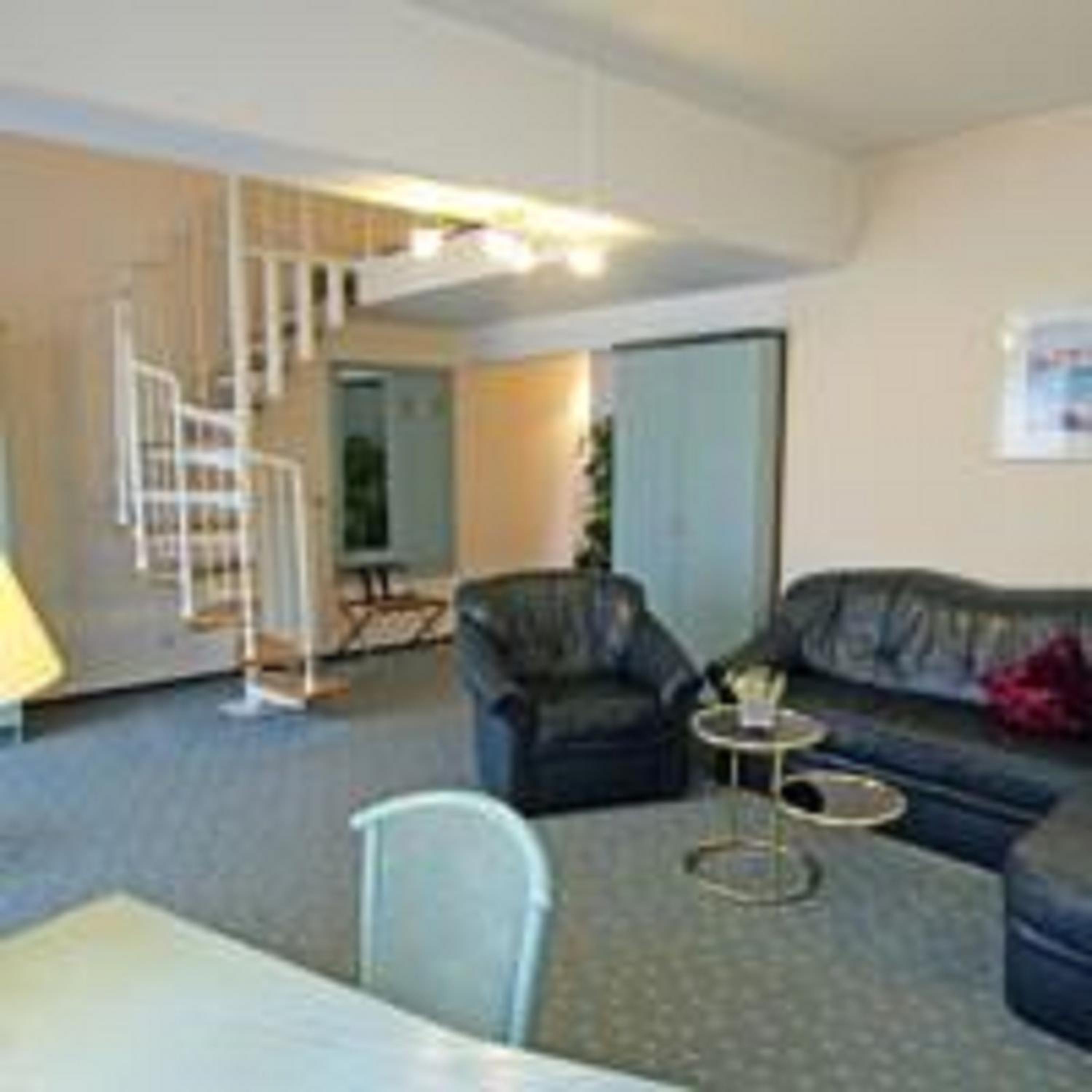 Apartment - Split Level - Photo 1