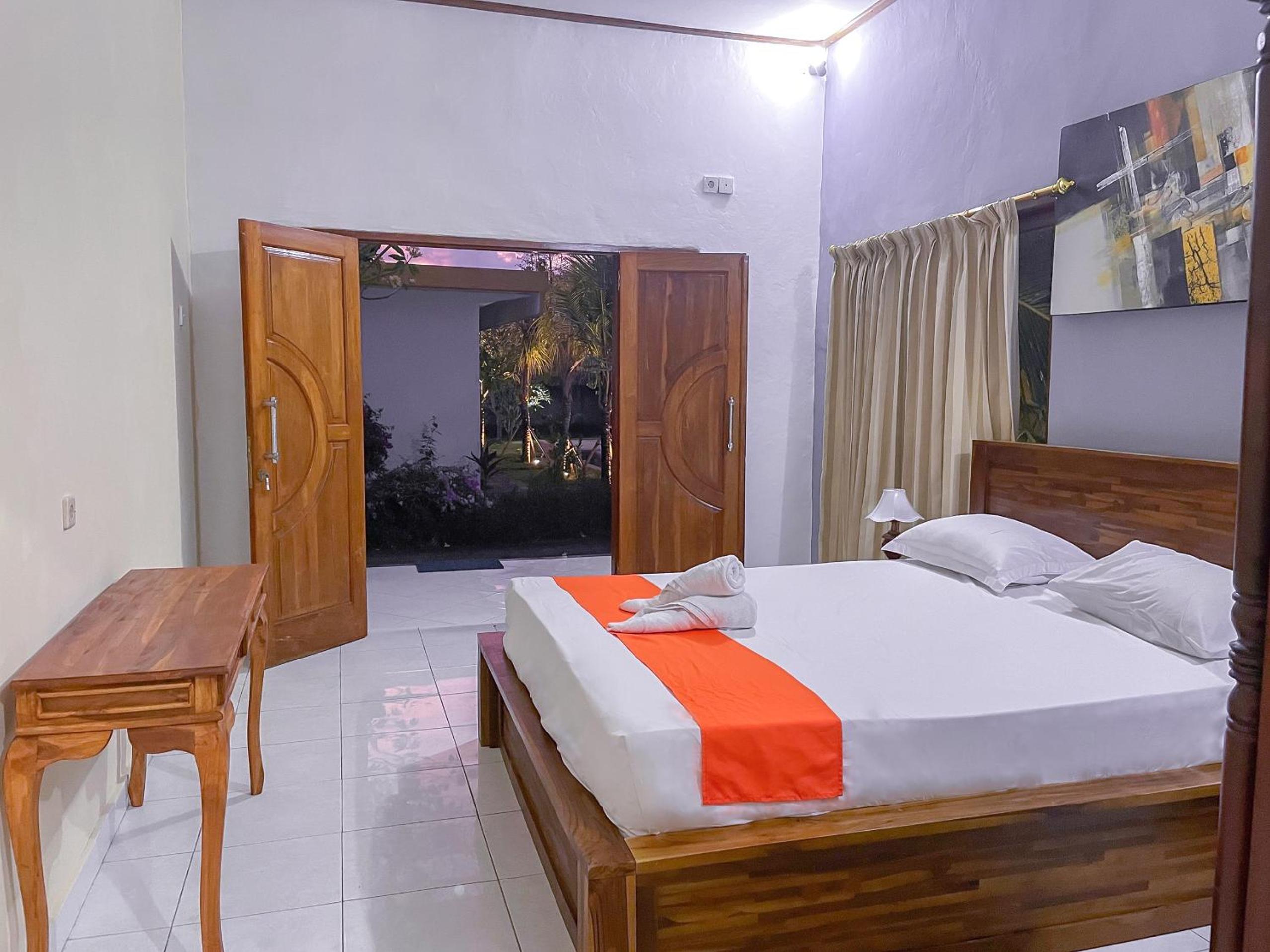 Double Room with Pool View - Photo 2