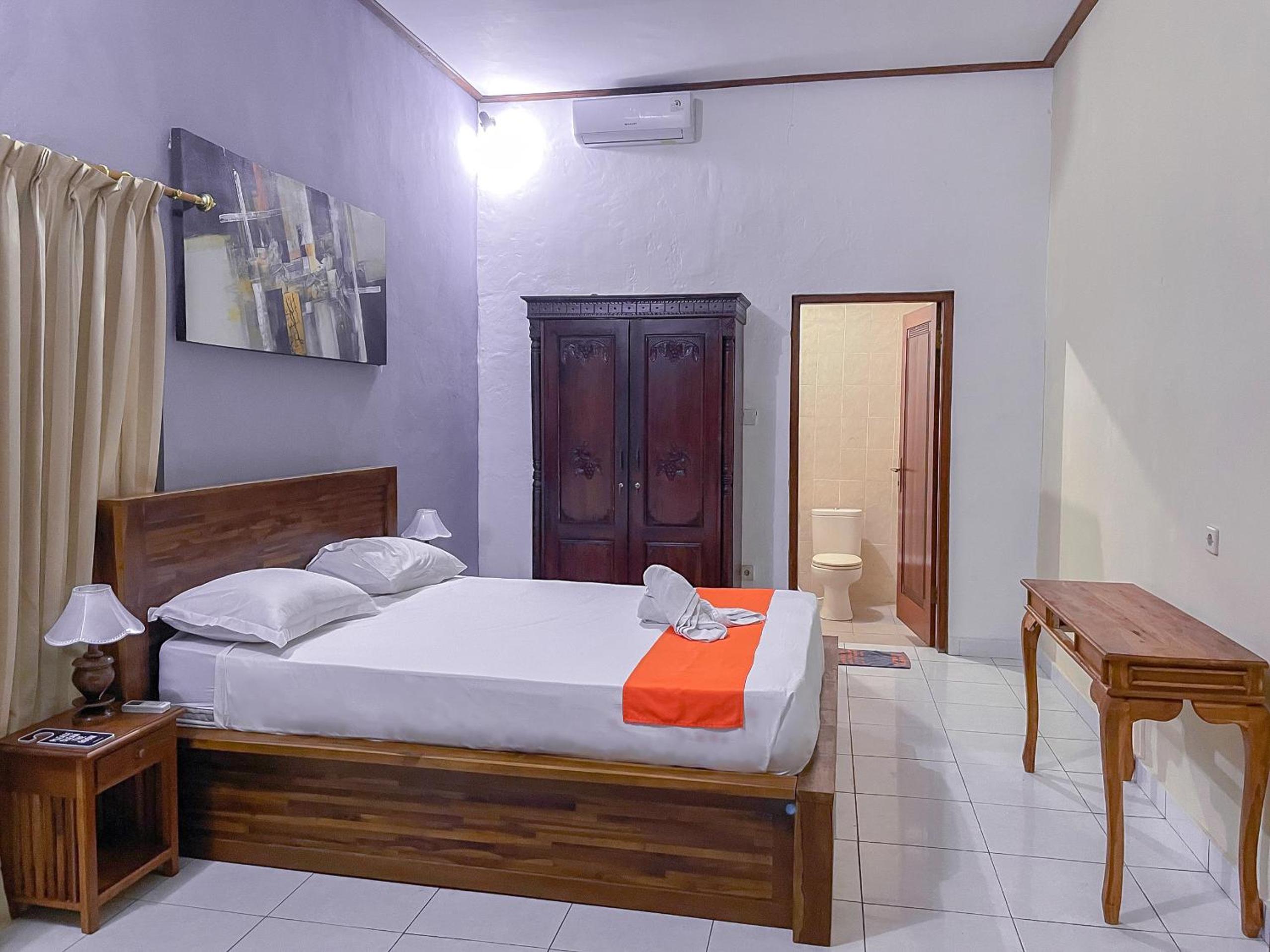 Double Room with Pool View - Photo 1