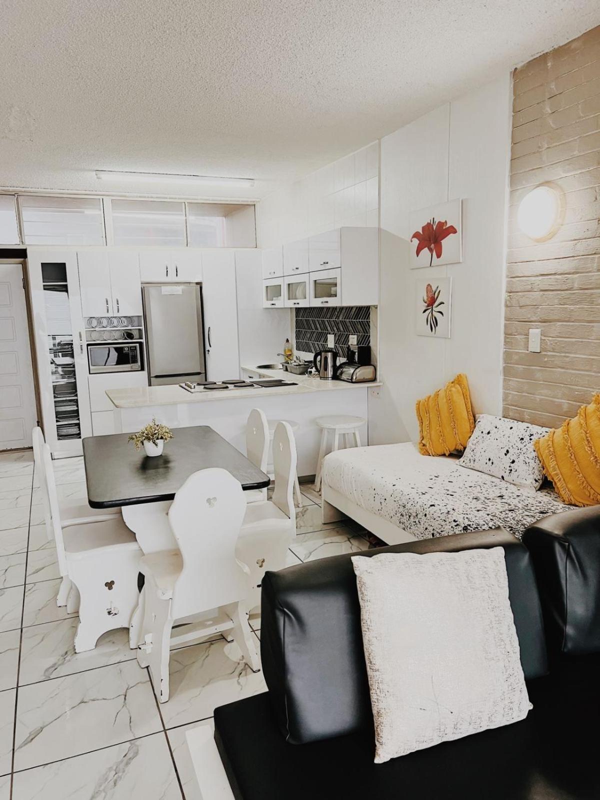 Two-Bedroom Apartment - Photo 4