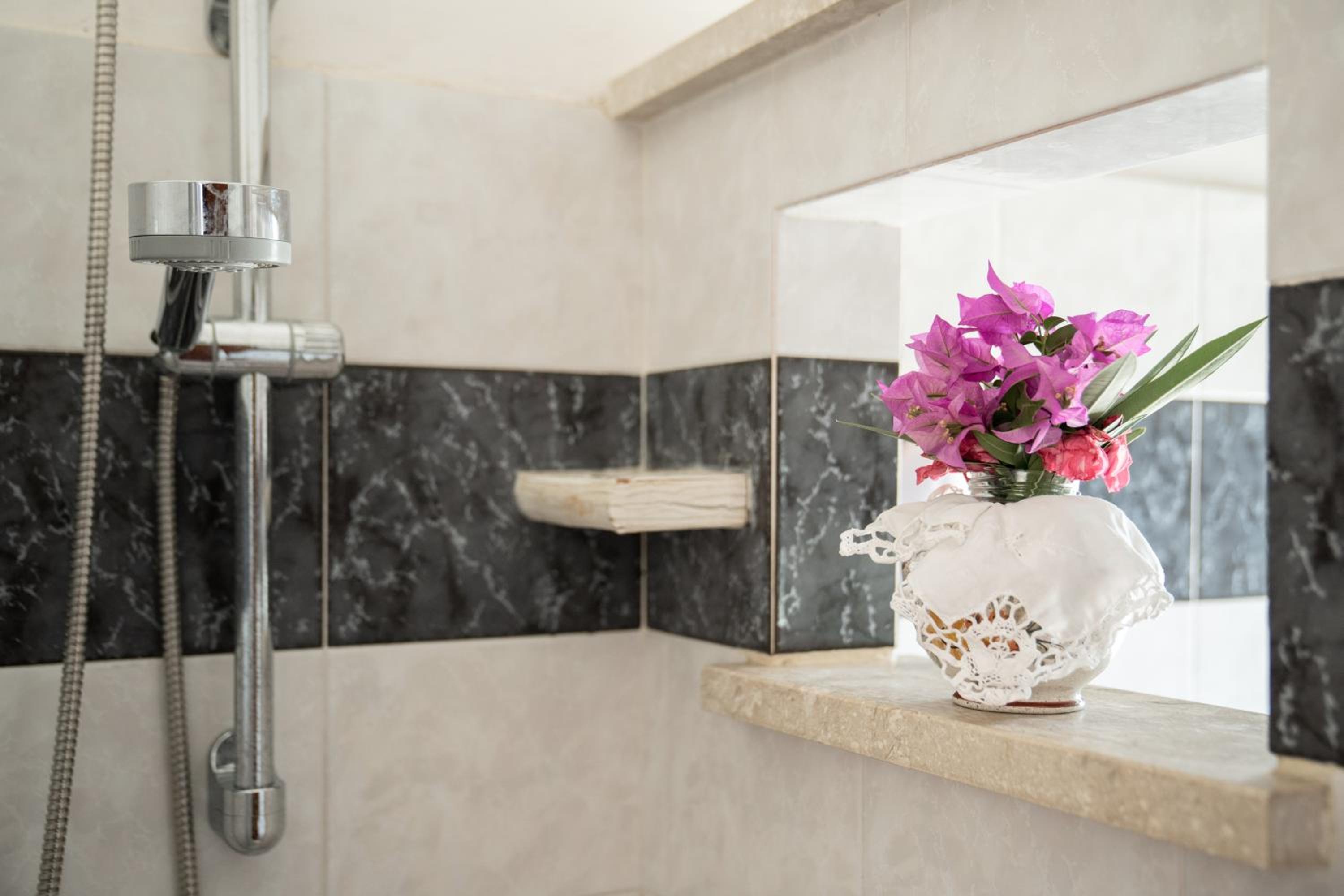 Single Room with Private Bathroom photo 1