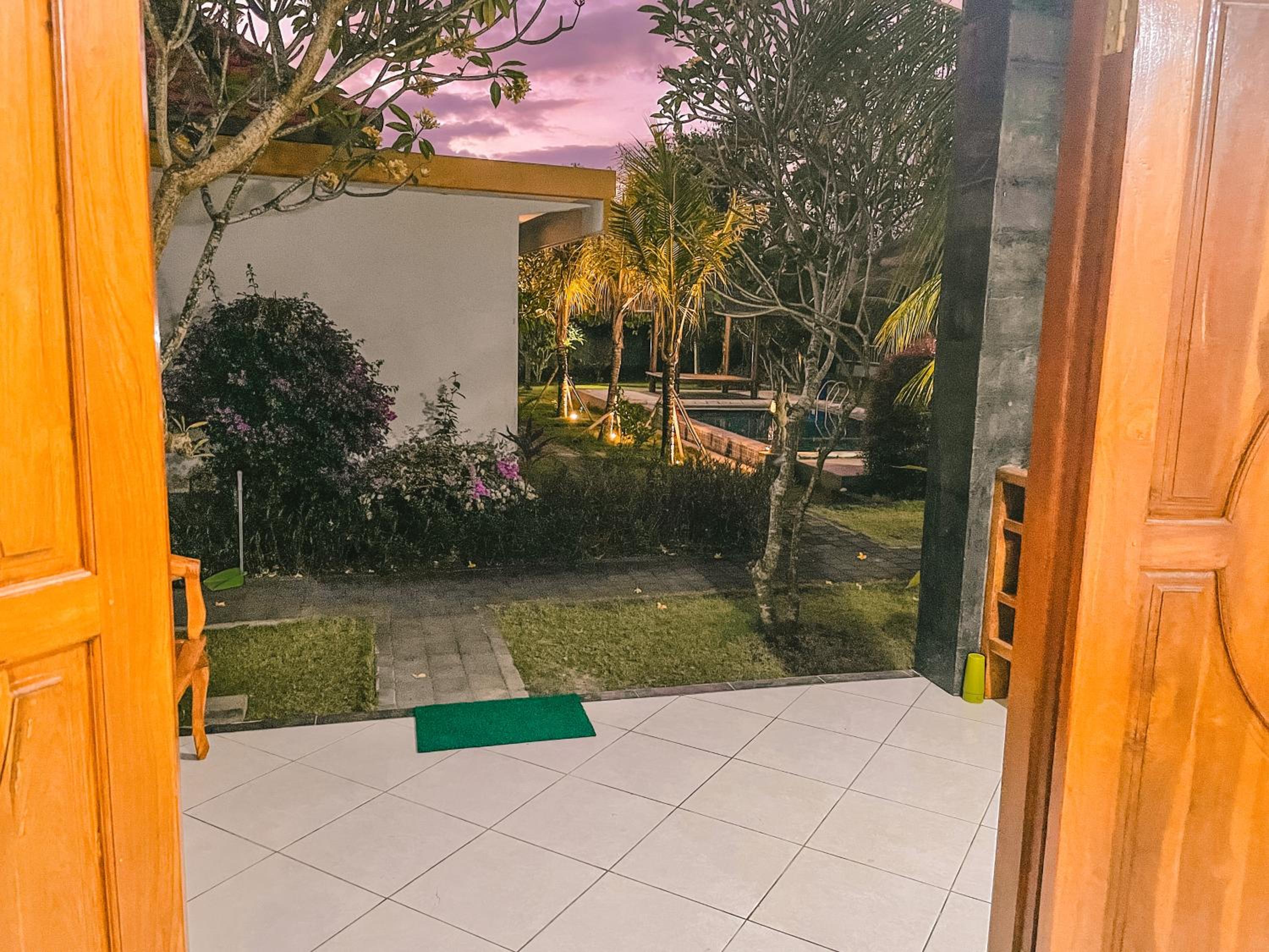 Double Room with Pool View - Photo 4
