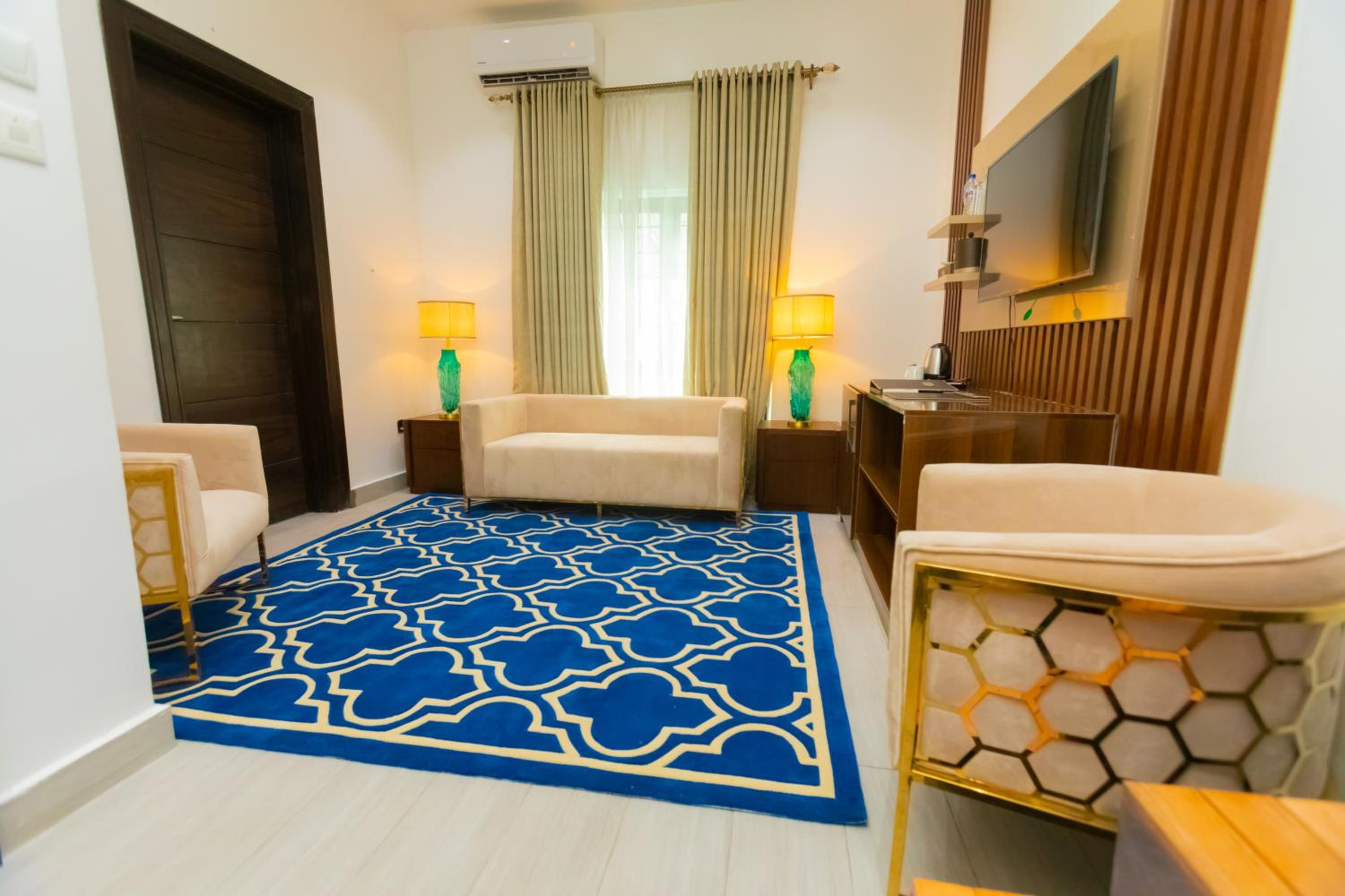 Executive Suite photo 3