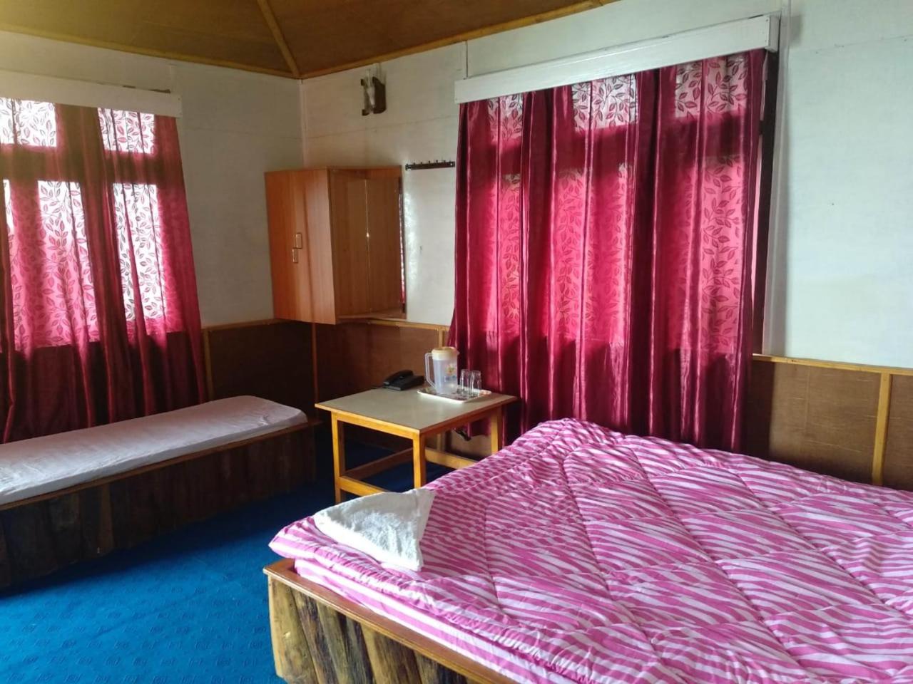 Queen Room photo 1