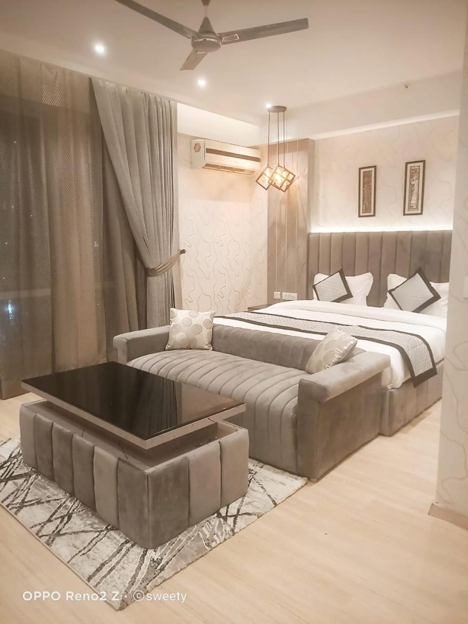 Deluxe Suite - Photo 11
