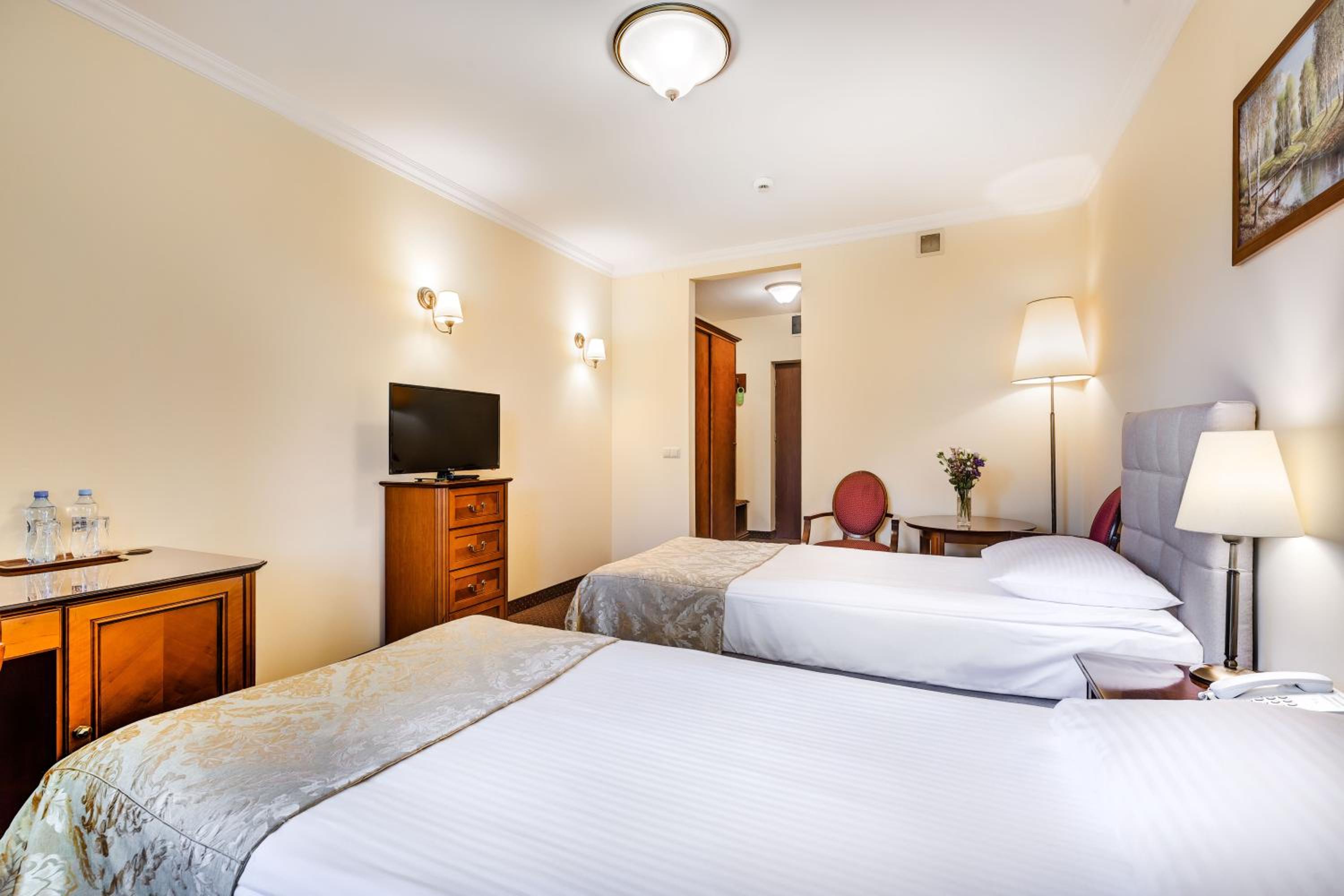 Twin Room - Photo 3