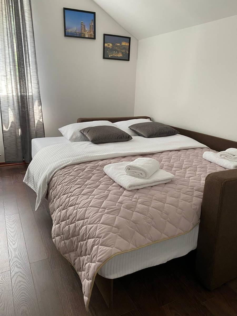 Quadruple Room with Private Bathroom photo 3