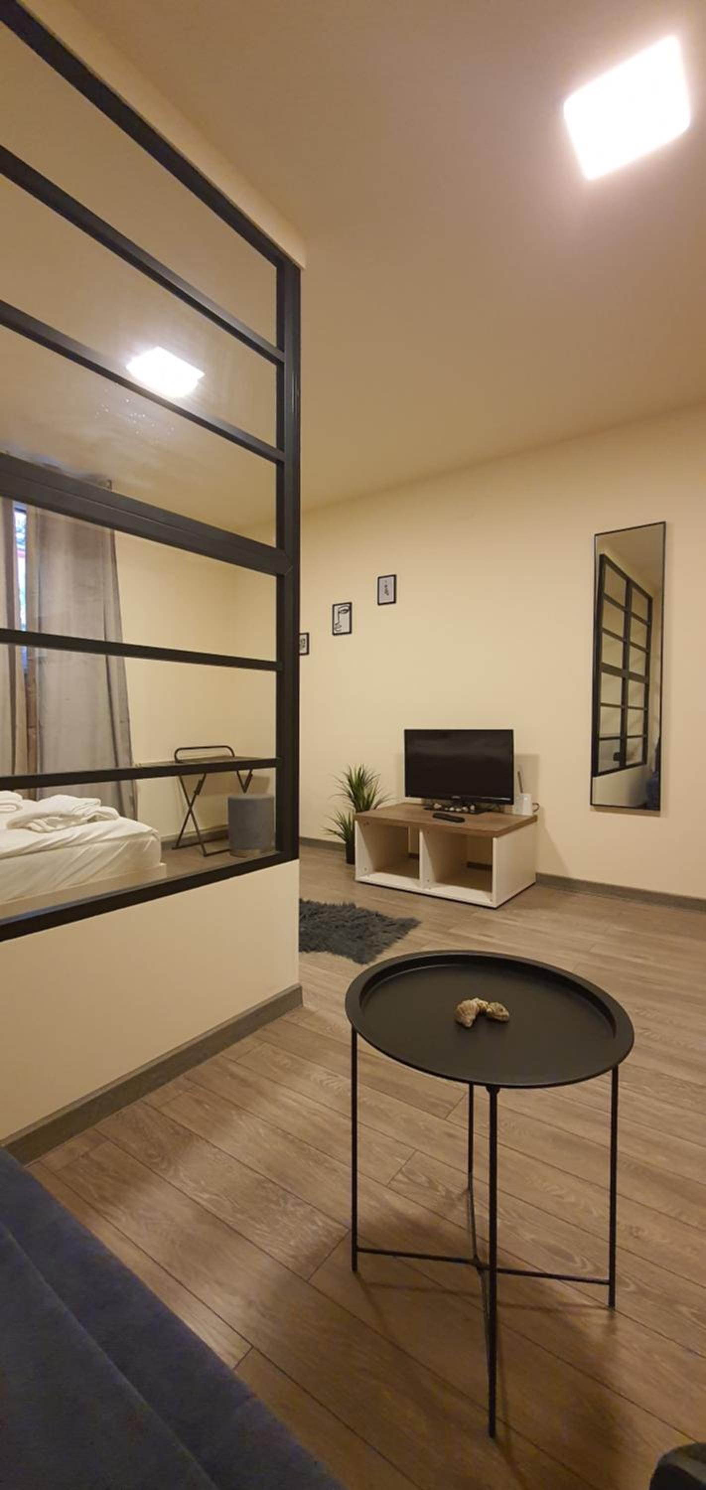 One-Bedroom Apartment - Photo 2