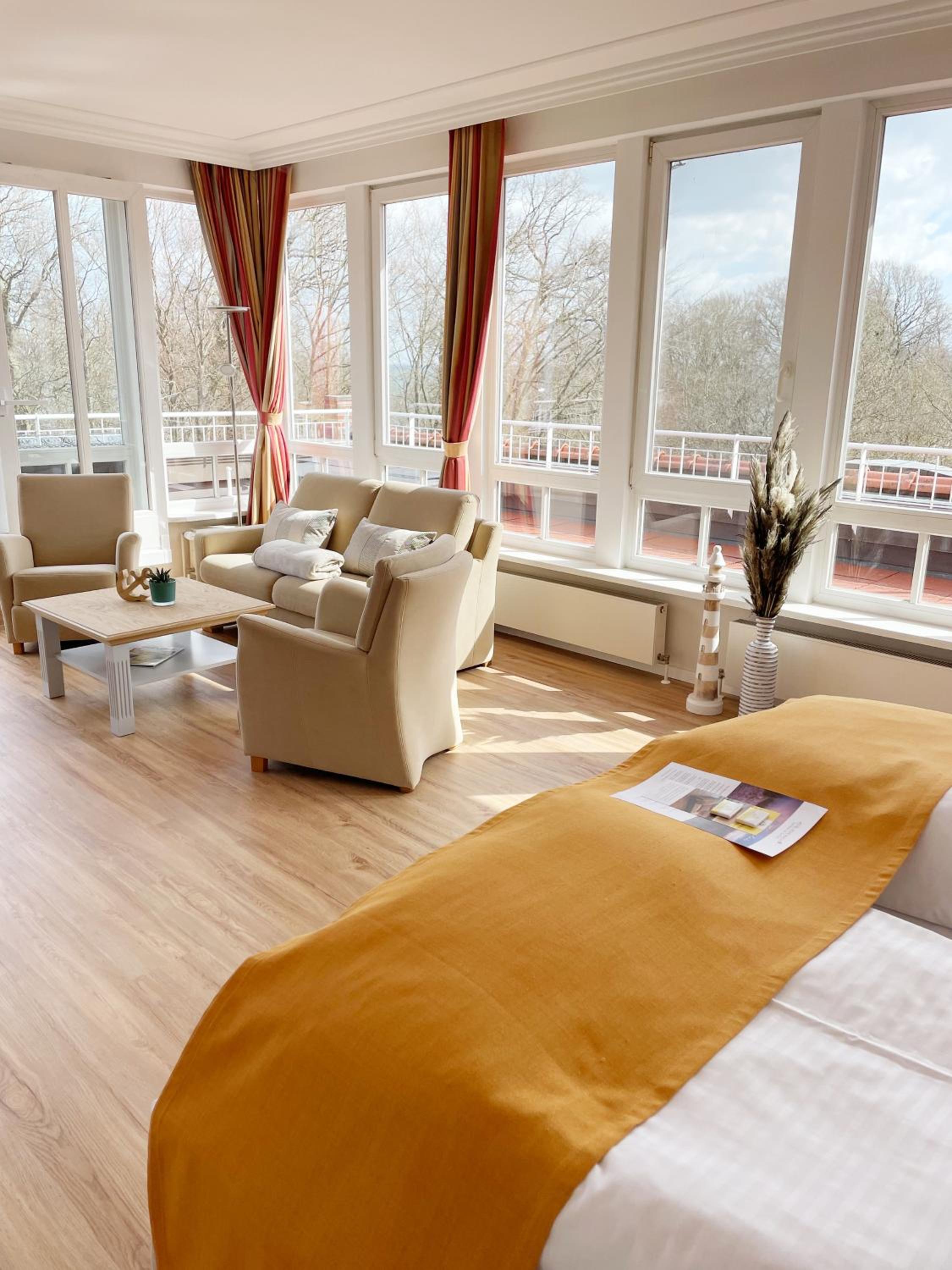 Suite - Photo 1