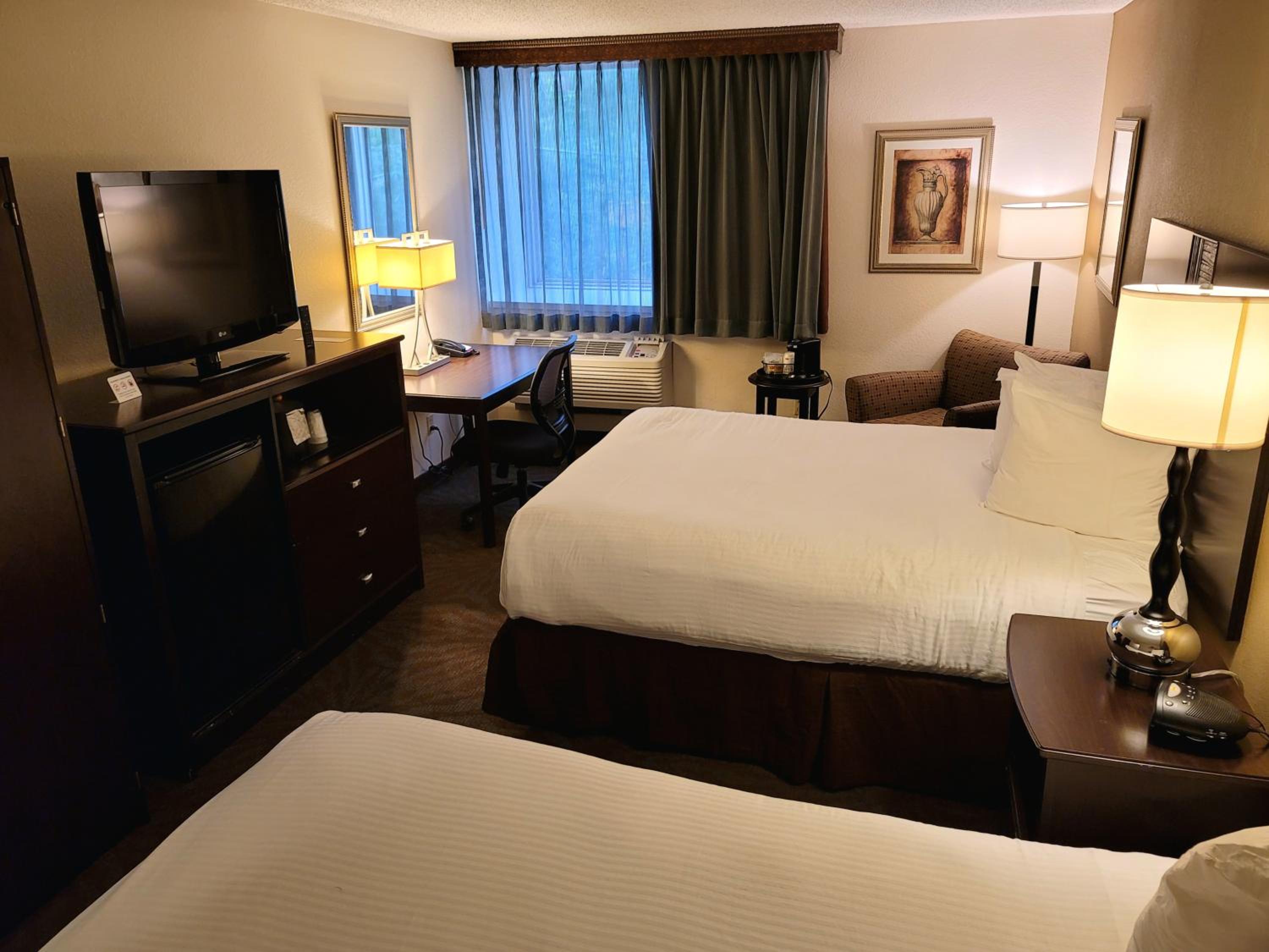 Queen Room with Two Queen Beds - Mobility Access/Non-Smoking - Photo 1