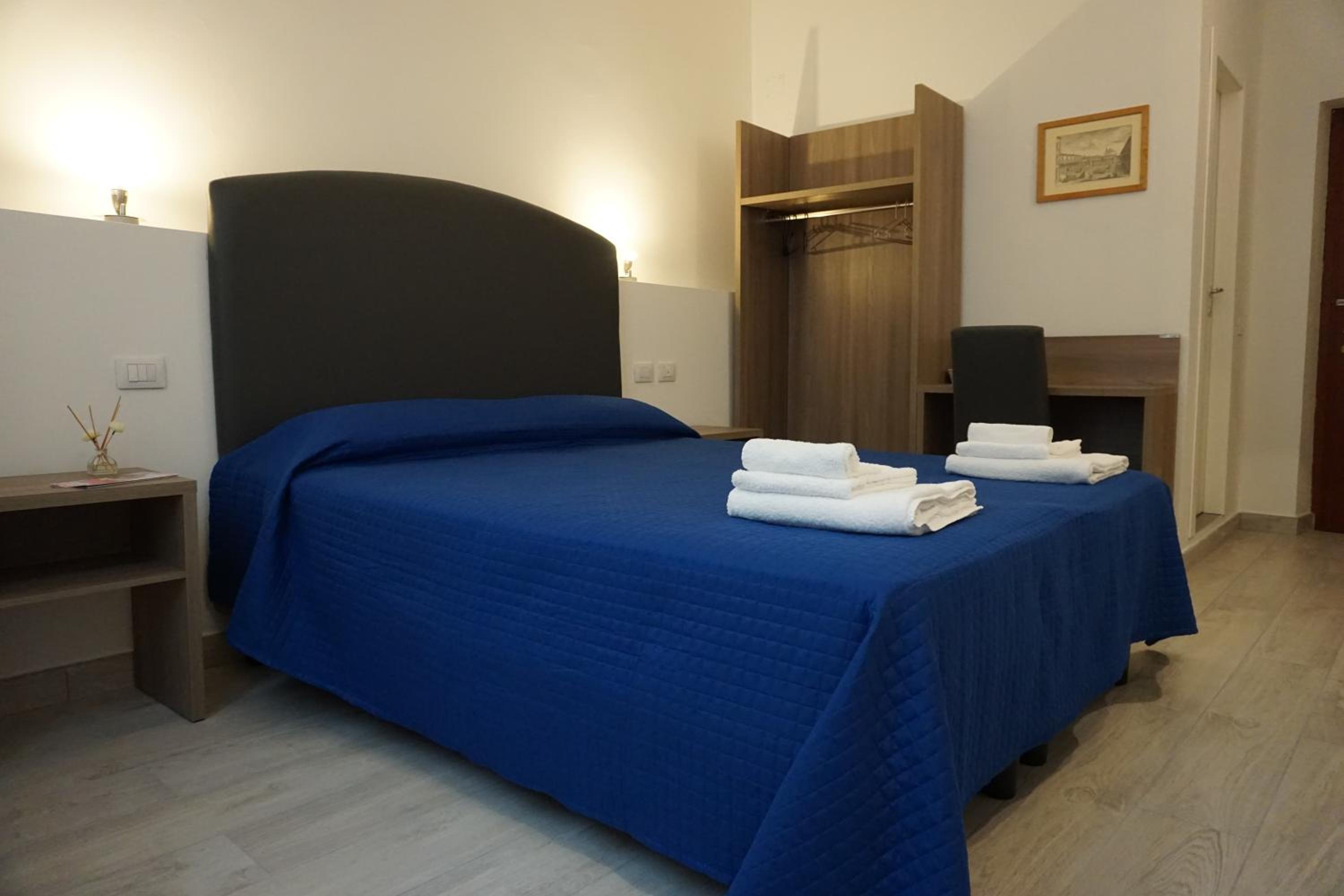 Double or Twin Room photo 3