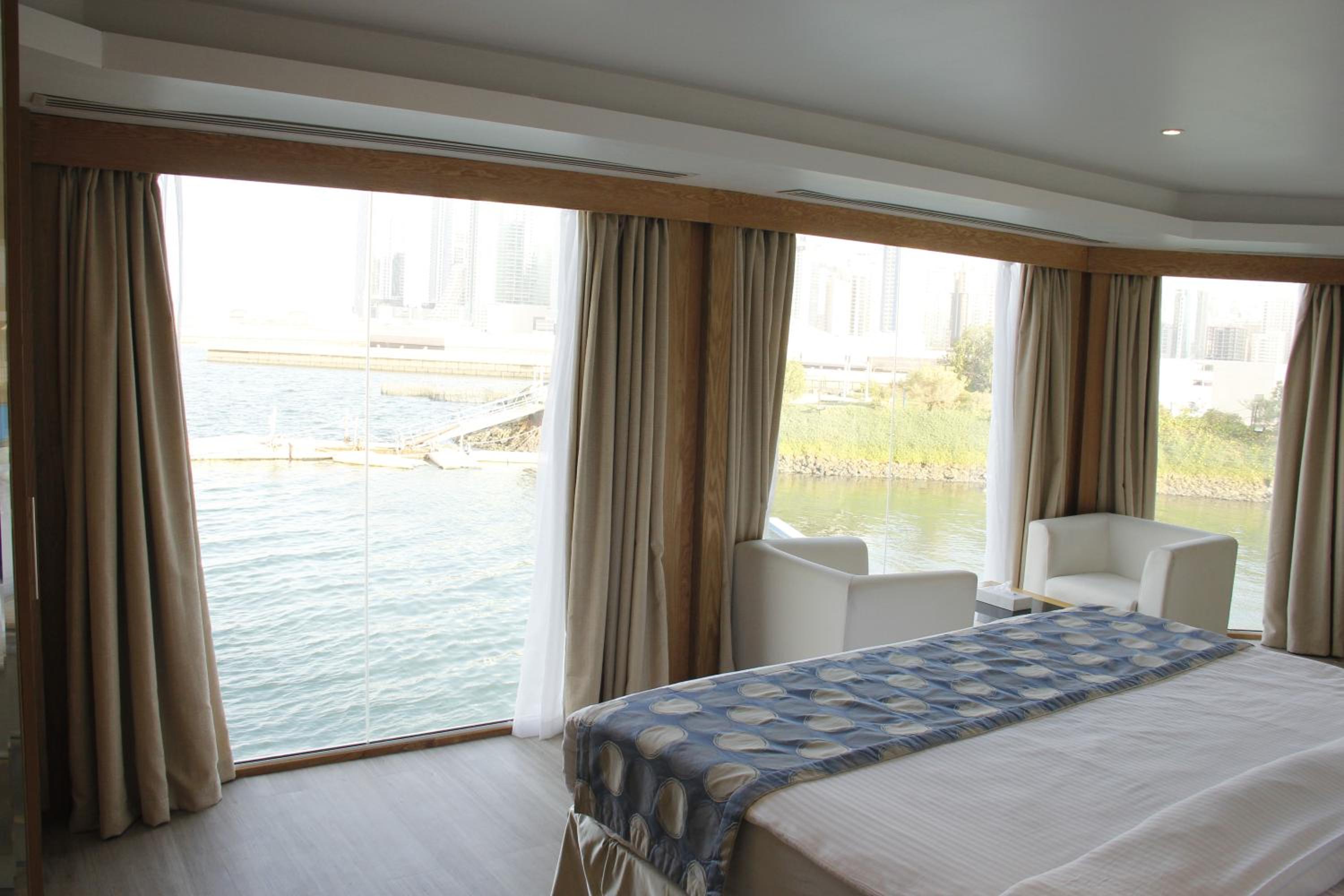 King Suite with Balcony photo 3