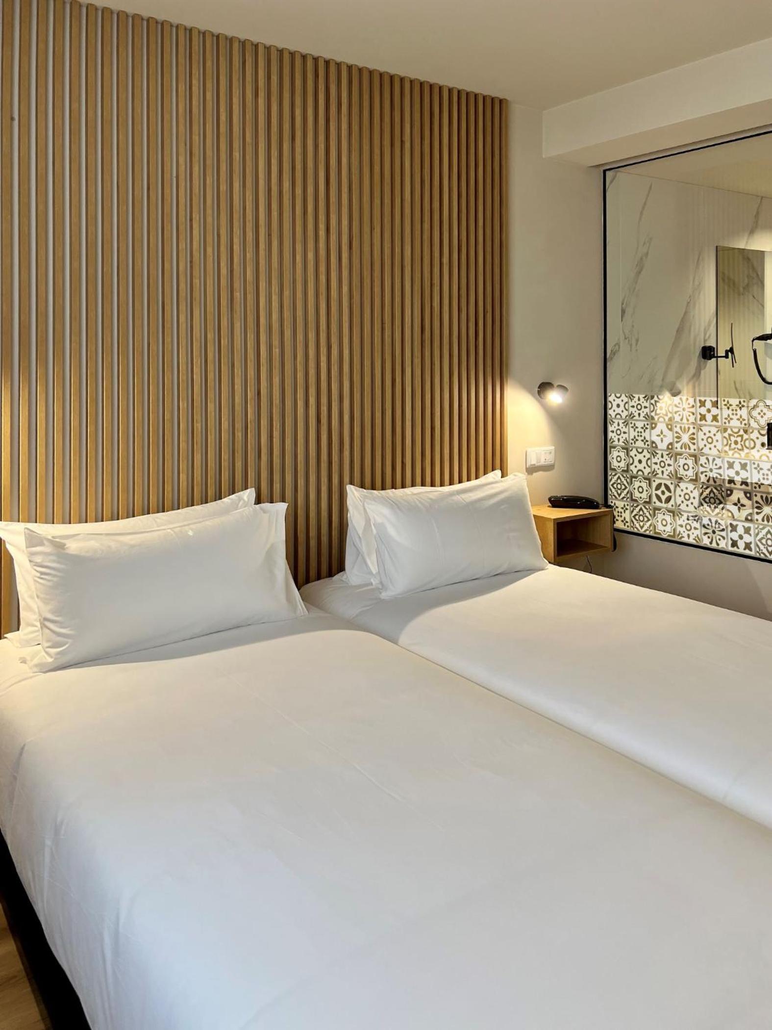 Double or Twin Room - Photo 5