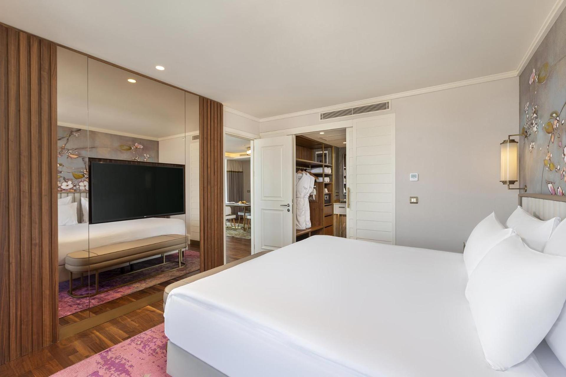 One-Bedroom Suite with Sea View photo 3