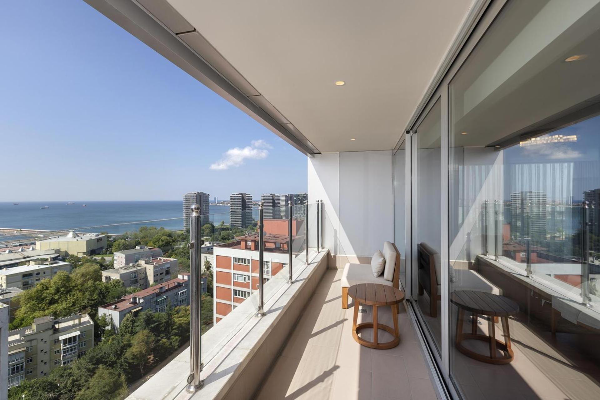 One-Bedroom Suite with Sea View photo 2