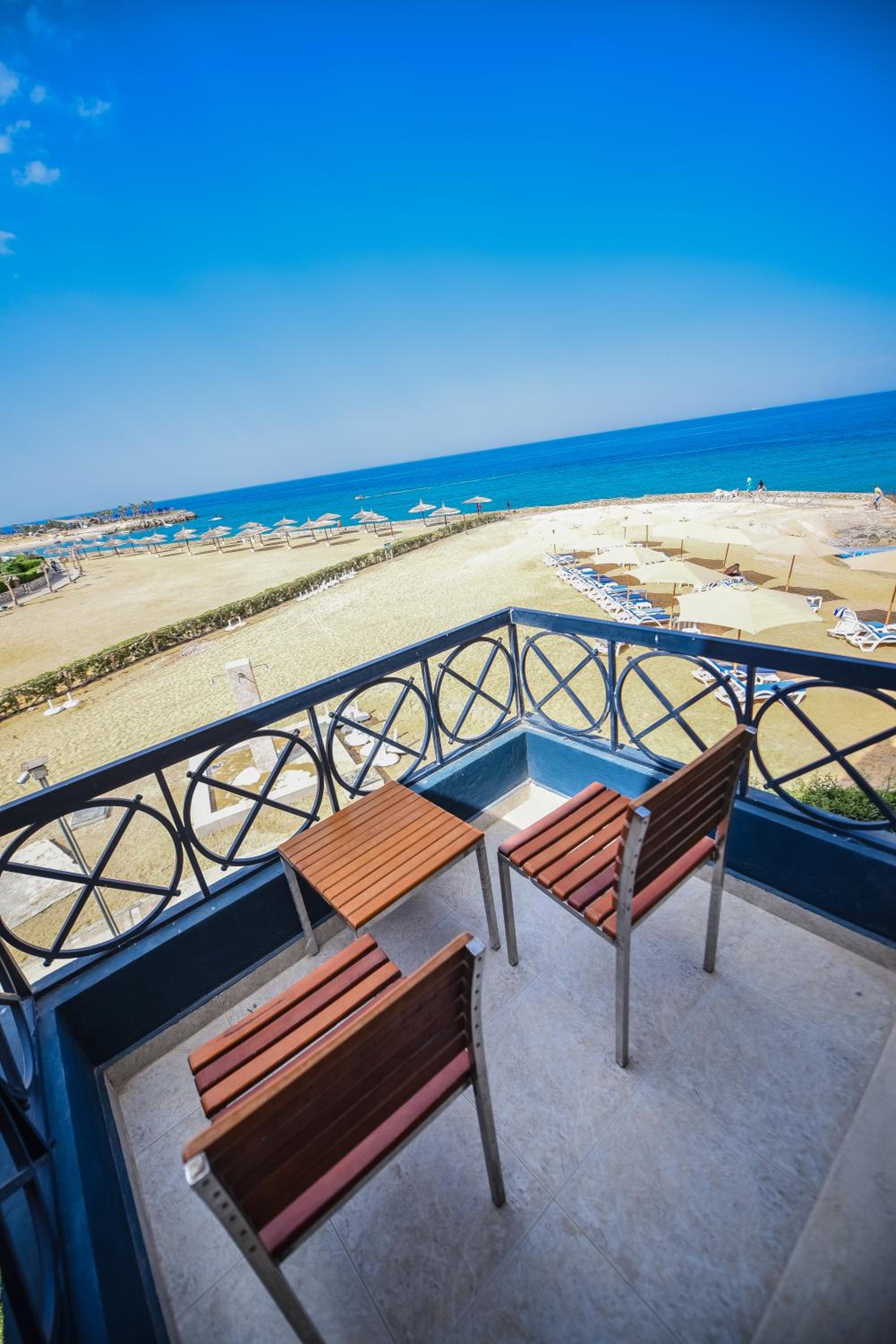 Deluxe Suite with Sea View photo 2