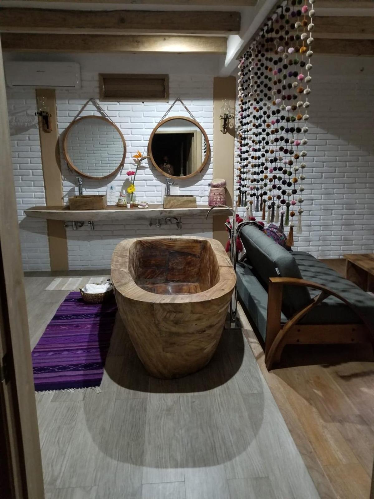 Deluxe King Suite