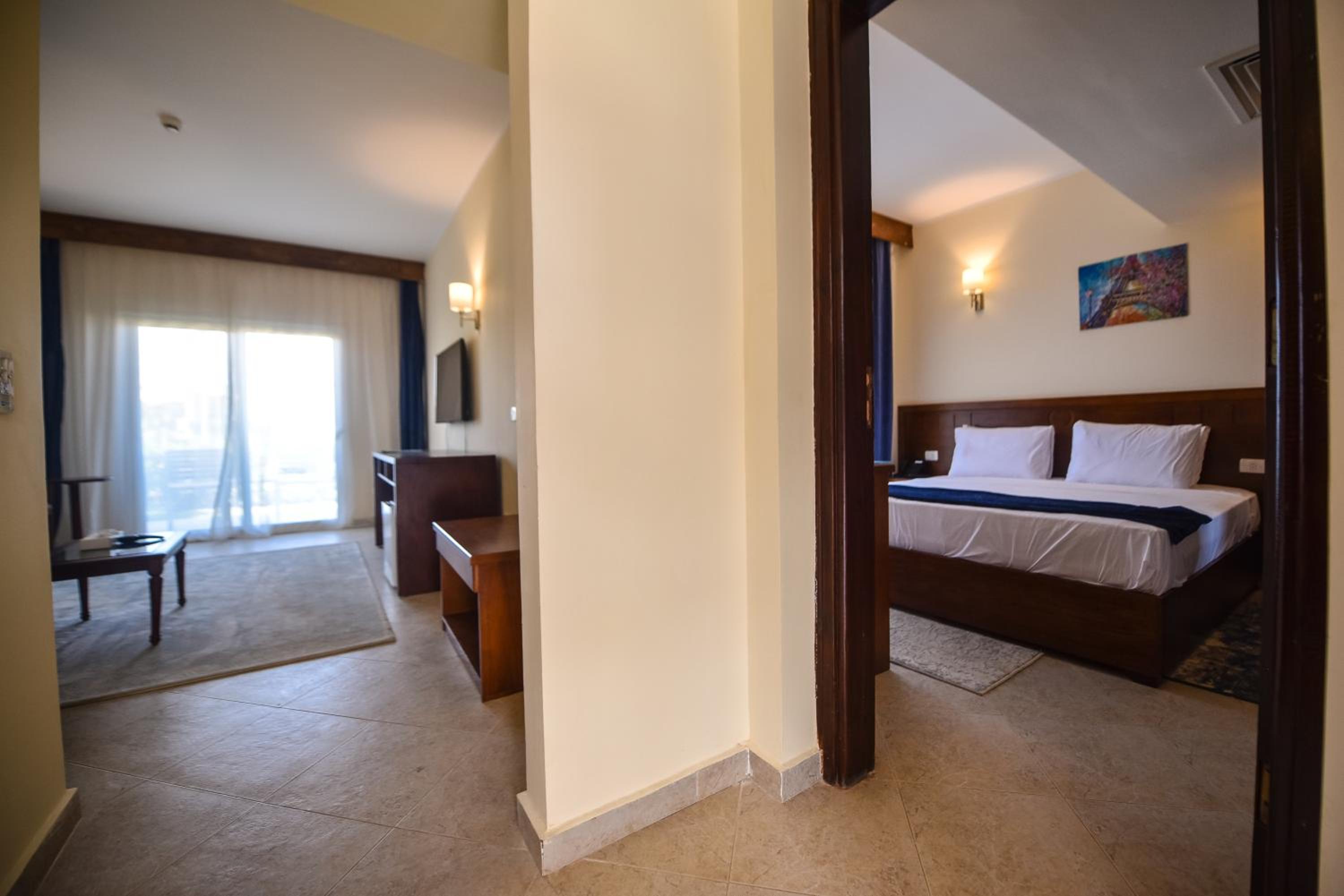 Deluxe Suite with Sea View photo 3