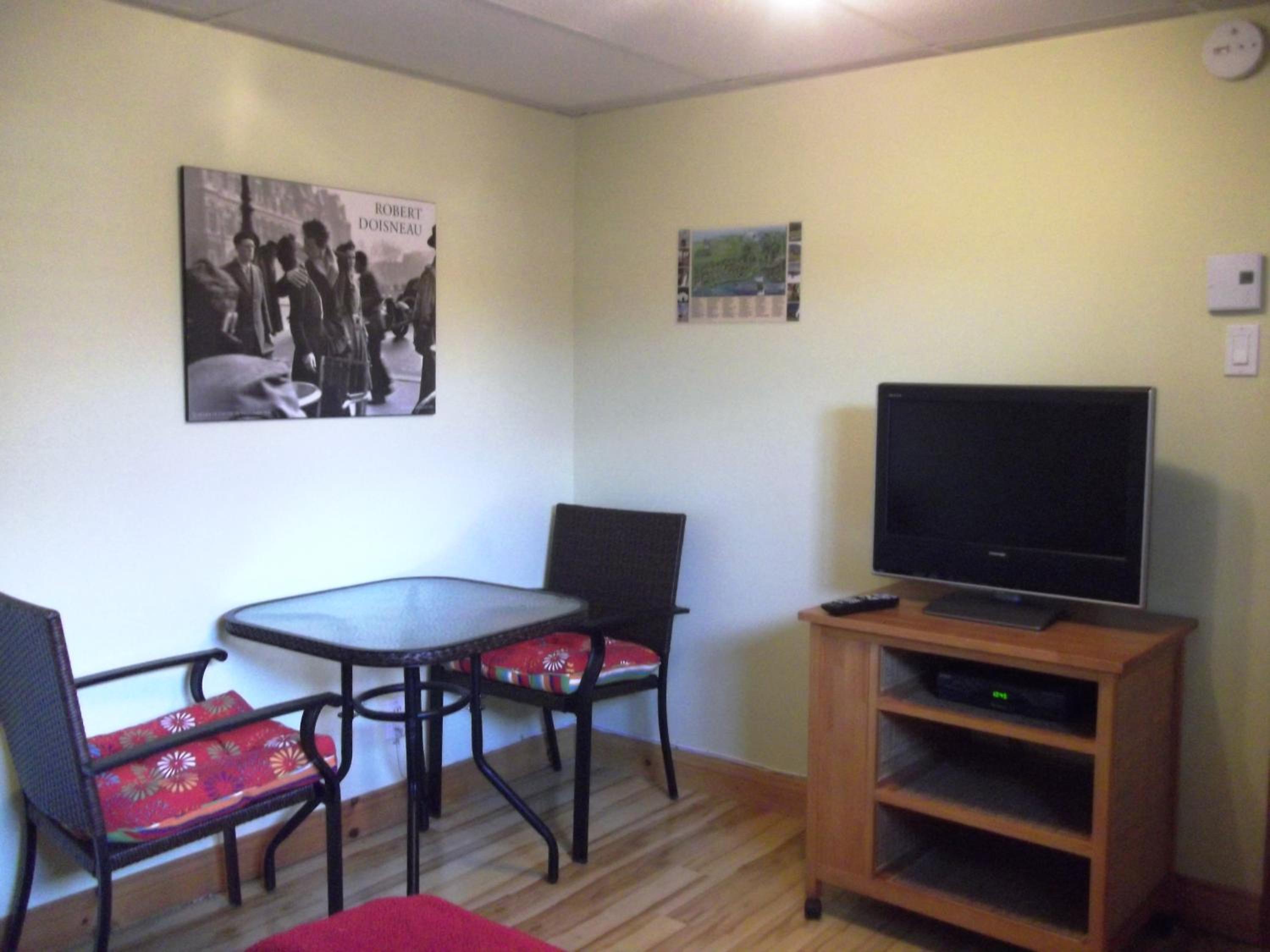 Double Room Basement with Private Bathroom photo 2