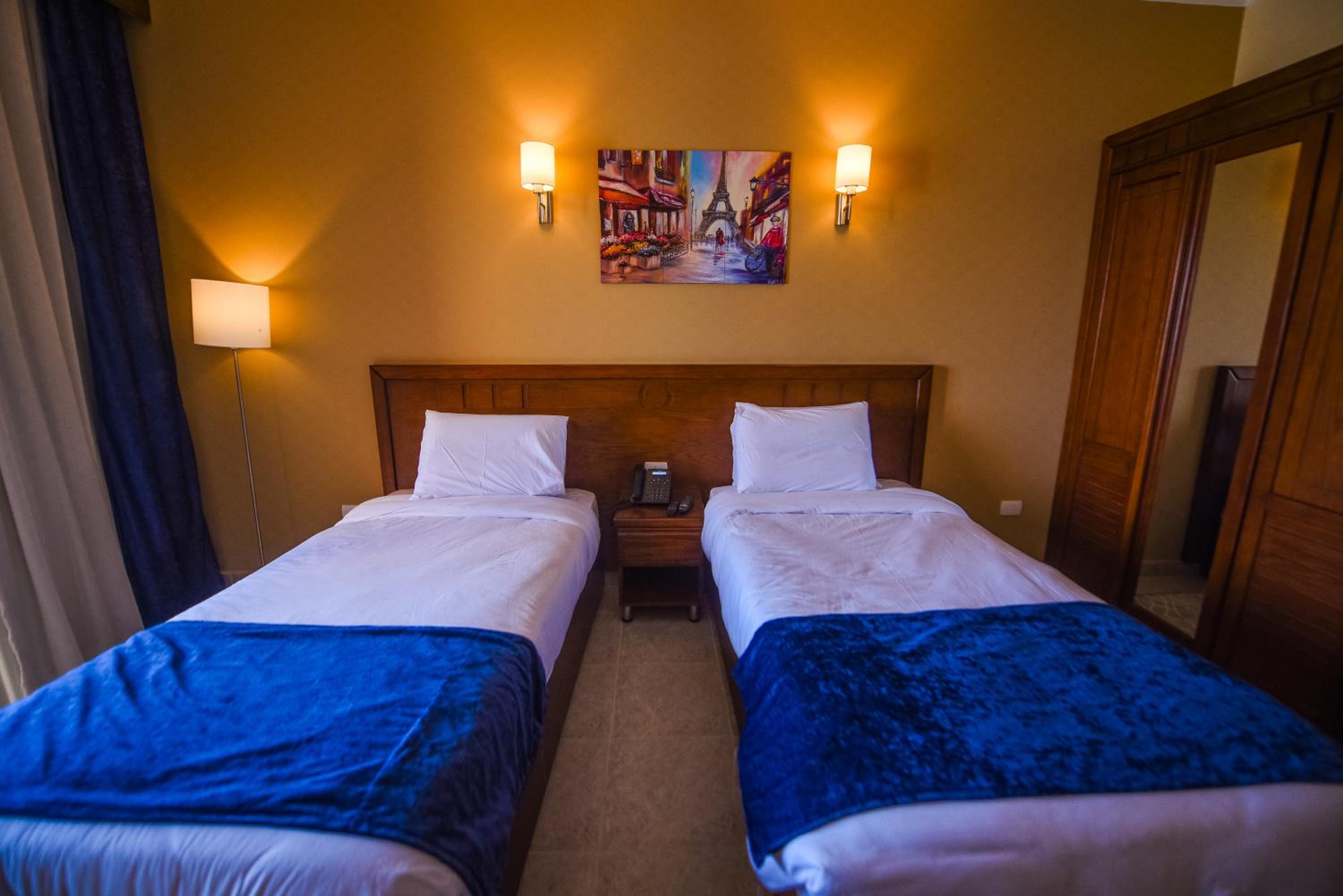 Double or Twin Room with Pool View - Photo 3