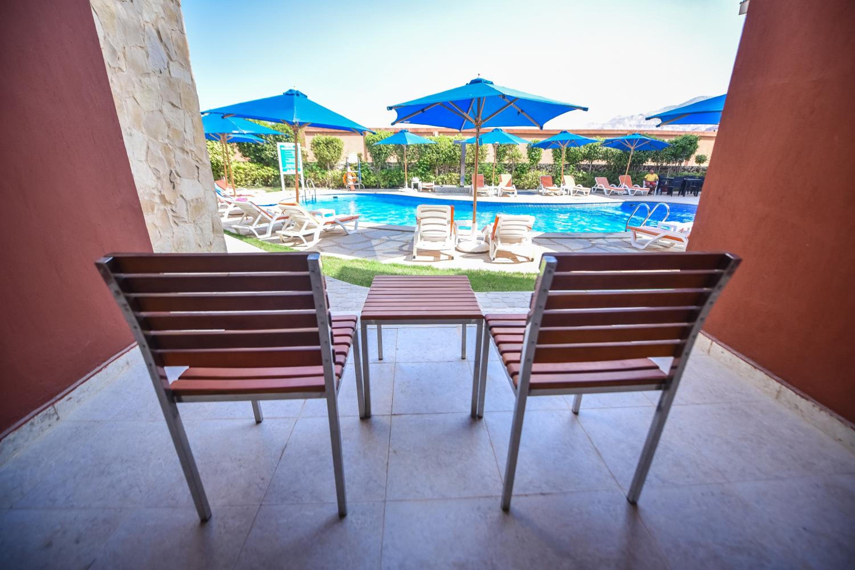 Double or Twin Room with Pool View - Photo 5