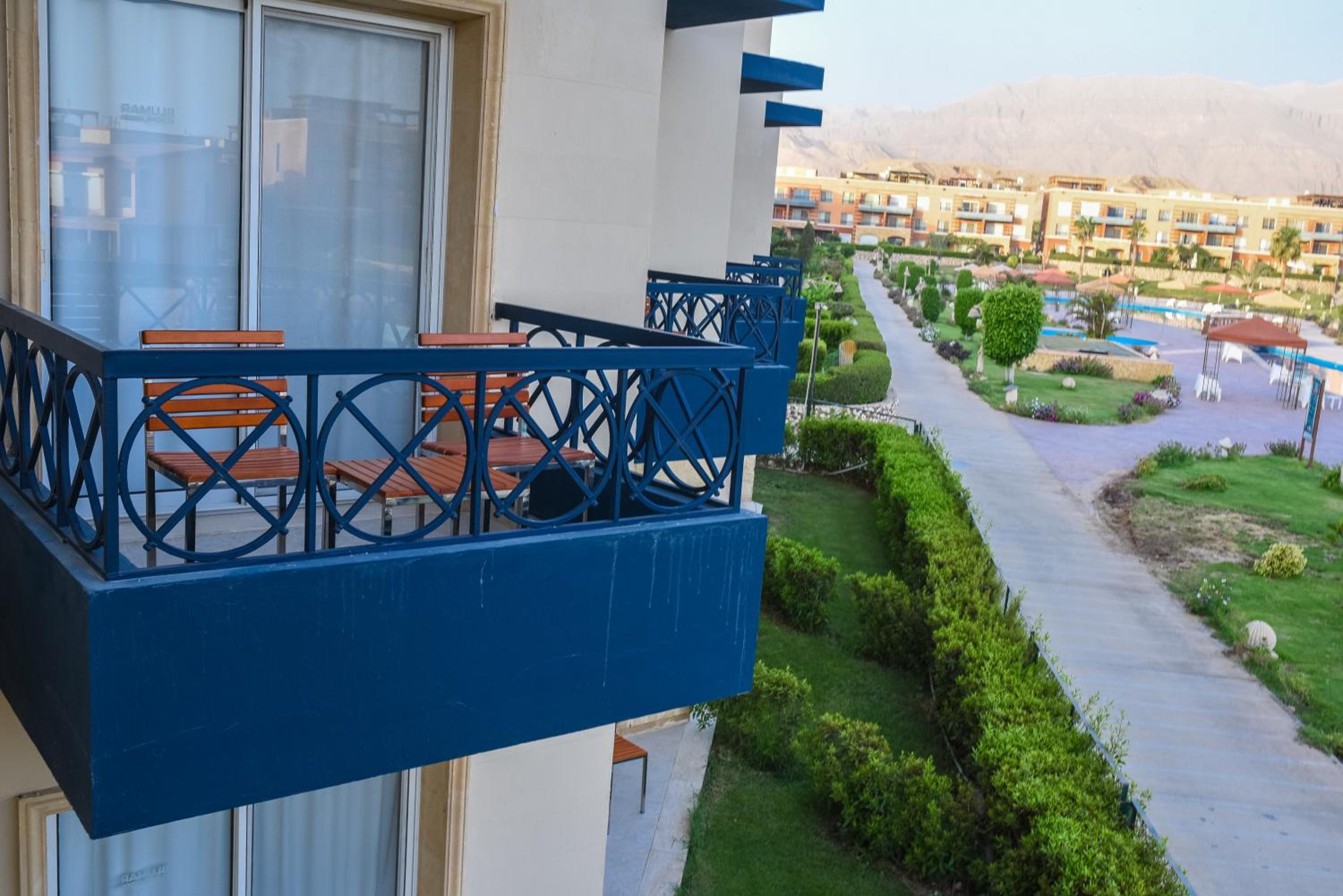 Double or Twin Room with Pool View - Photo 6