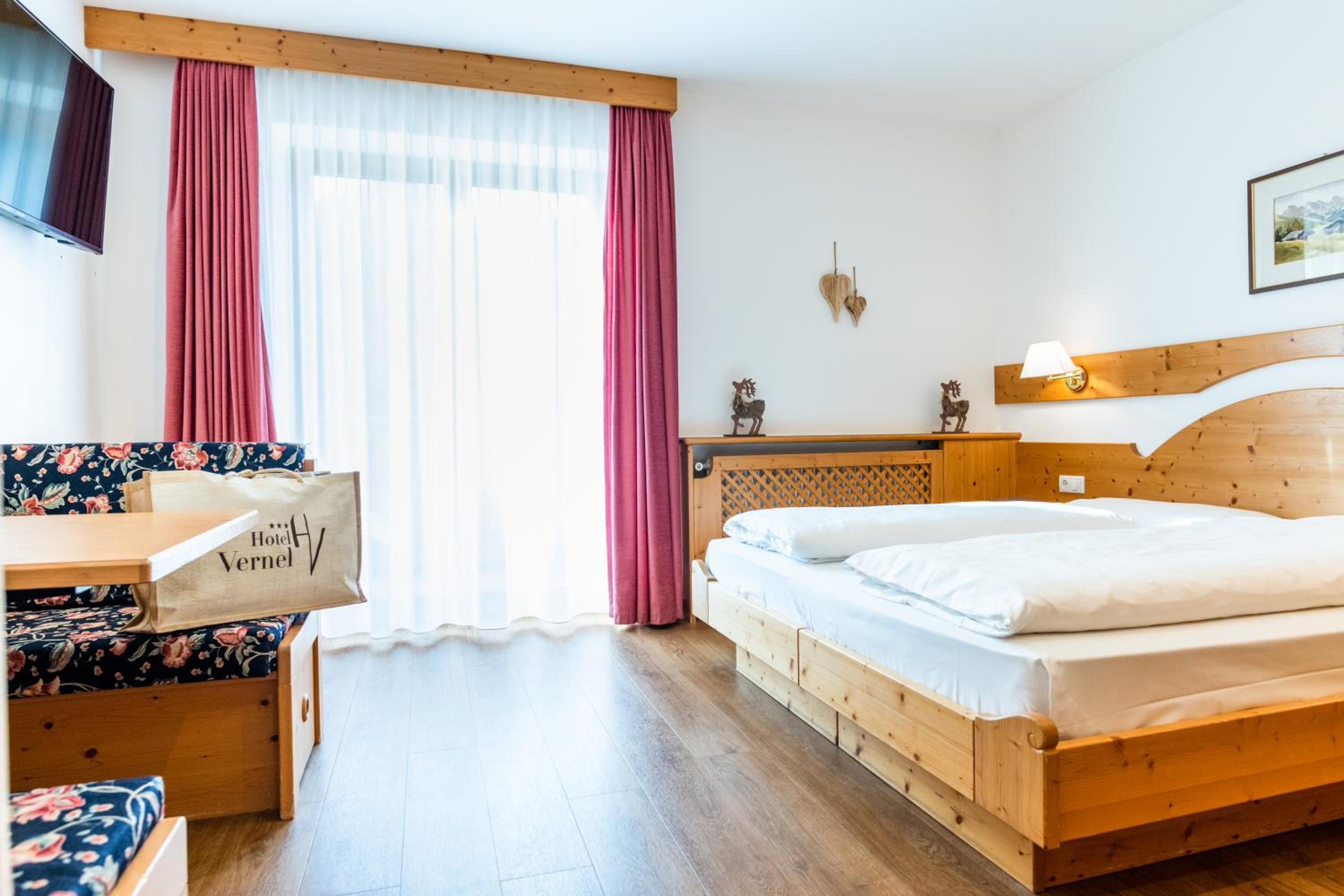 Double Room with Mountain View - Non Smoking photo 1