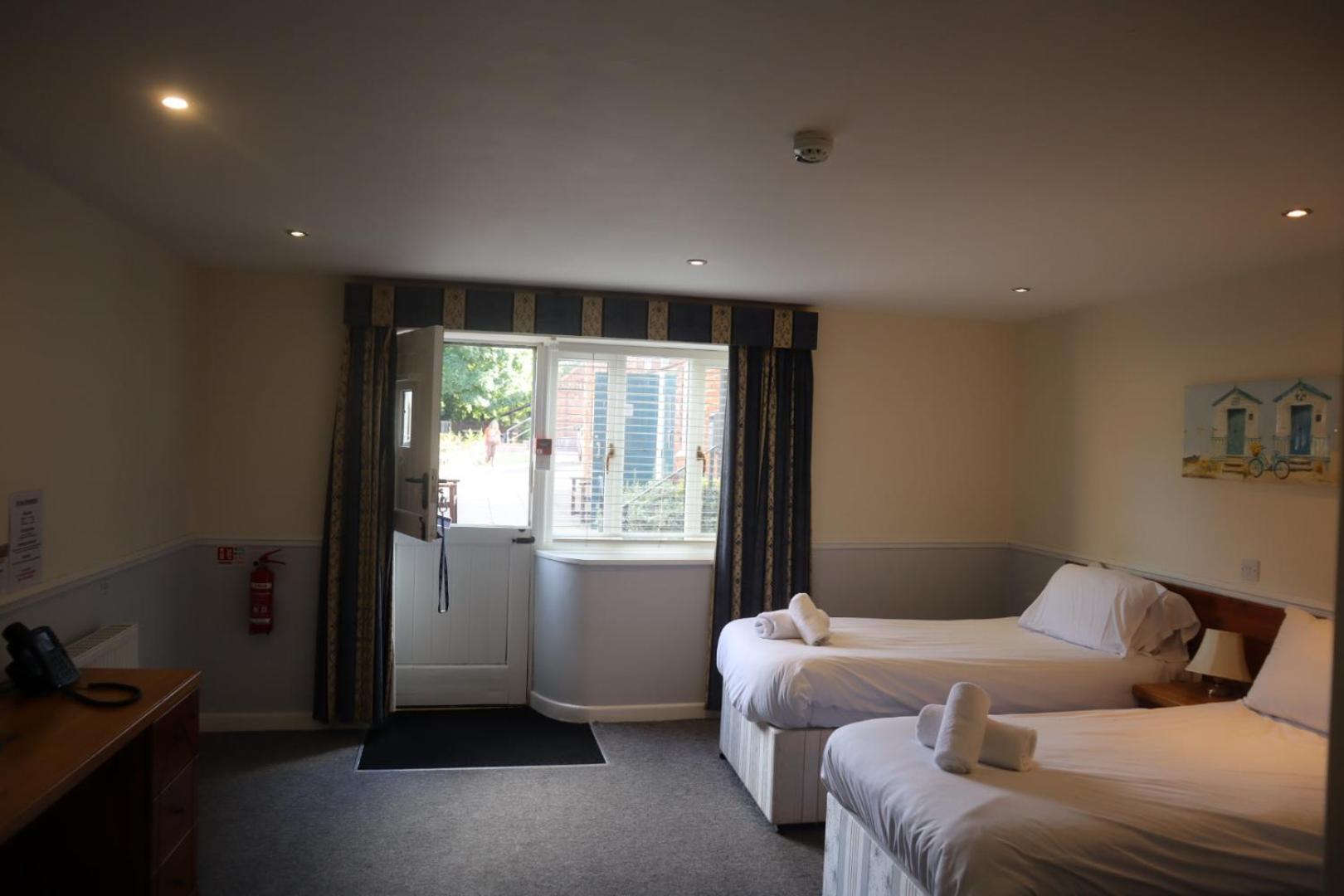 Twin Room with Private Bathroom
