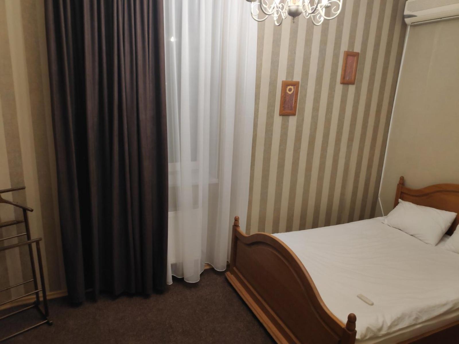 One-Bedroom Queen Suite photo 1